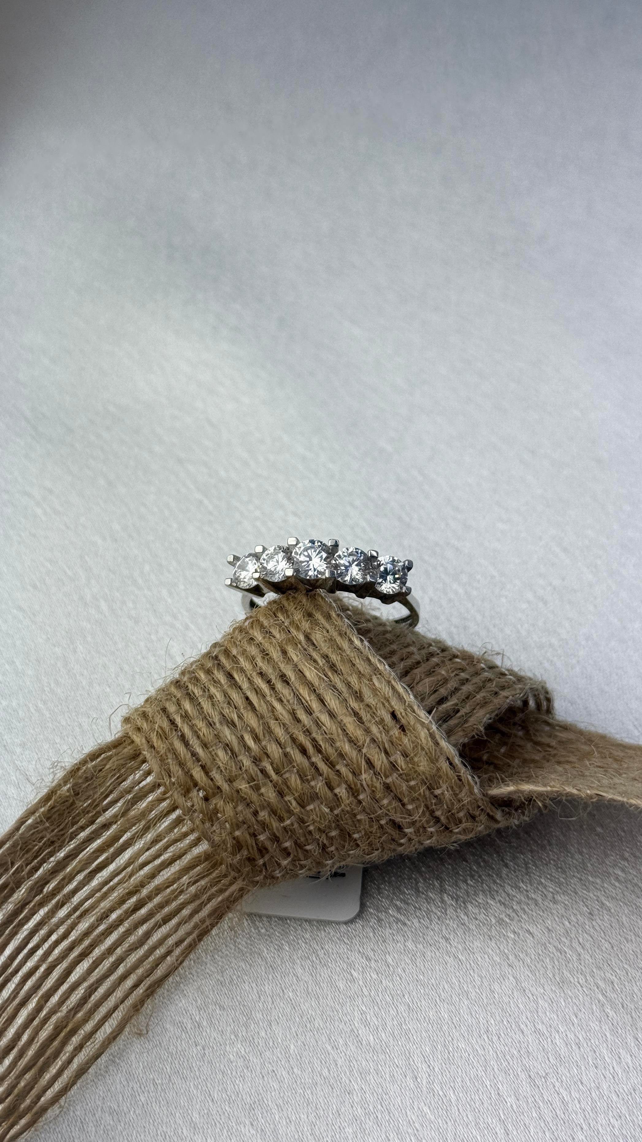 Beyaz Altın Beştaş Yüzük