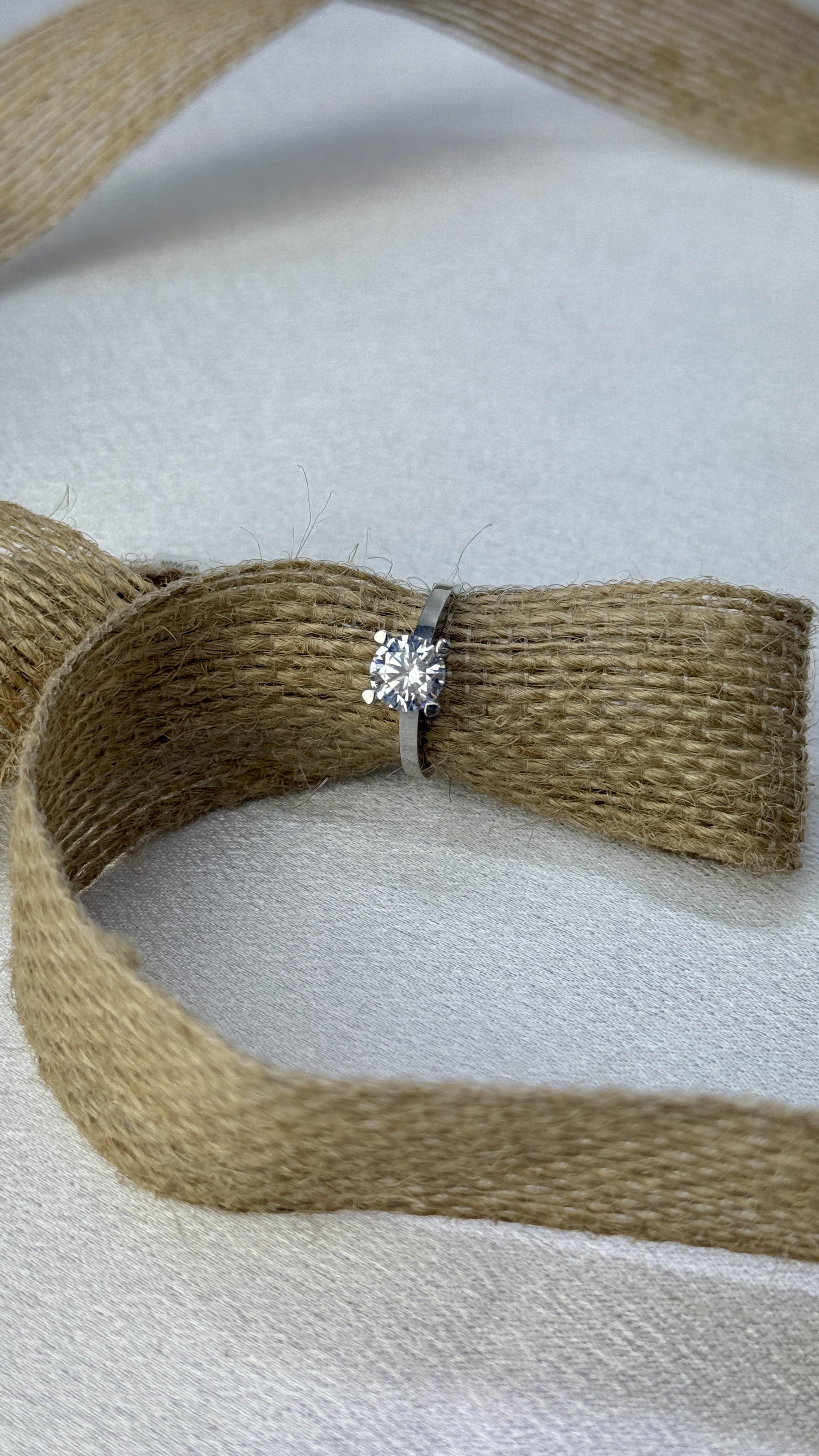 Beyaz Altın Tektaş Yüzük