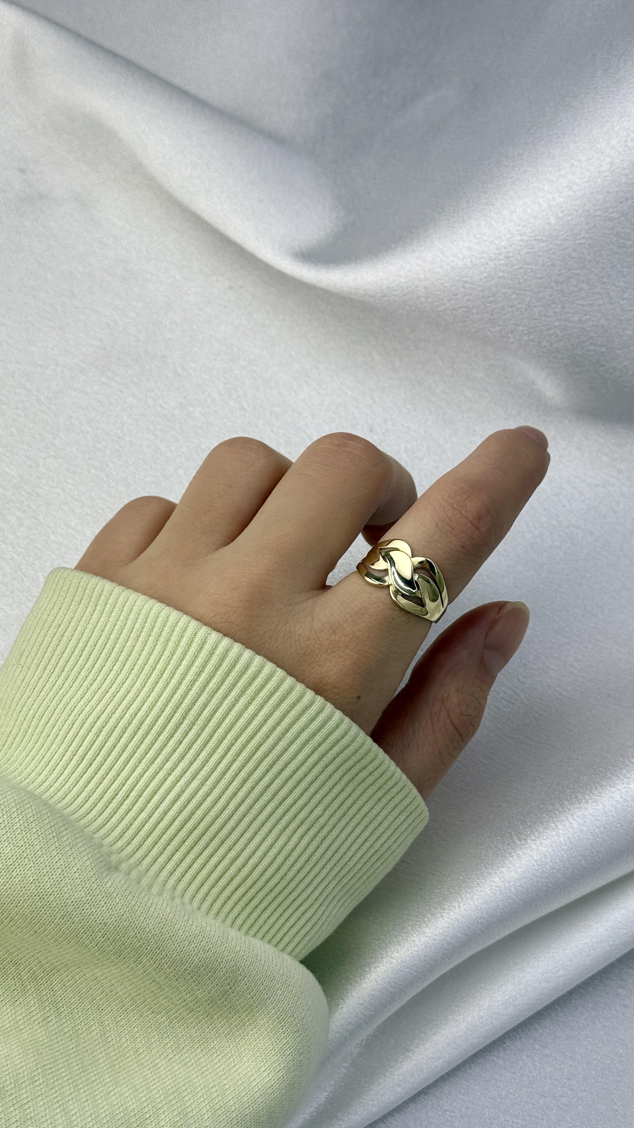 Burgu Desenli Altın Yüzük