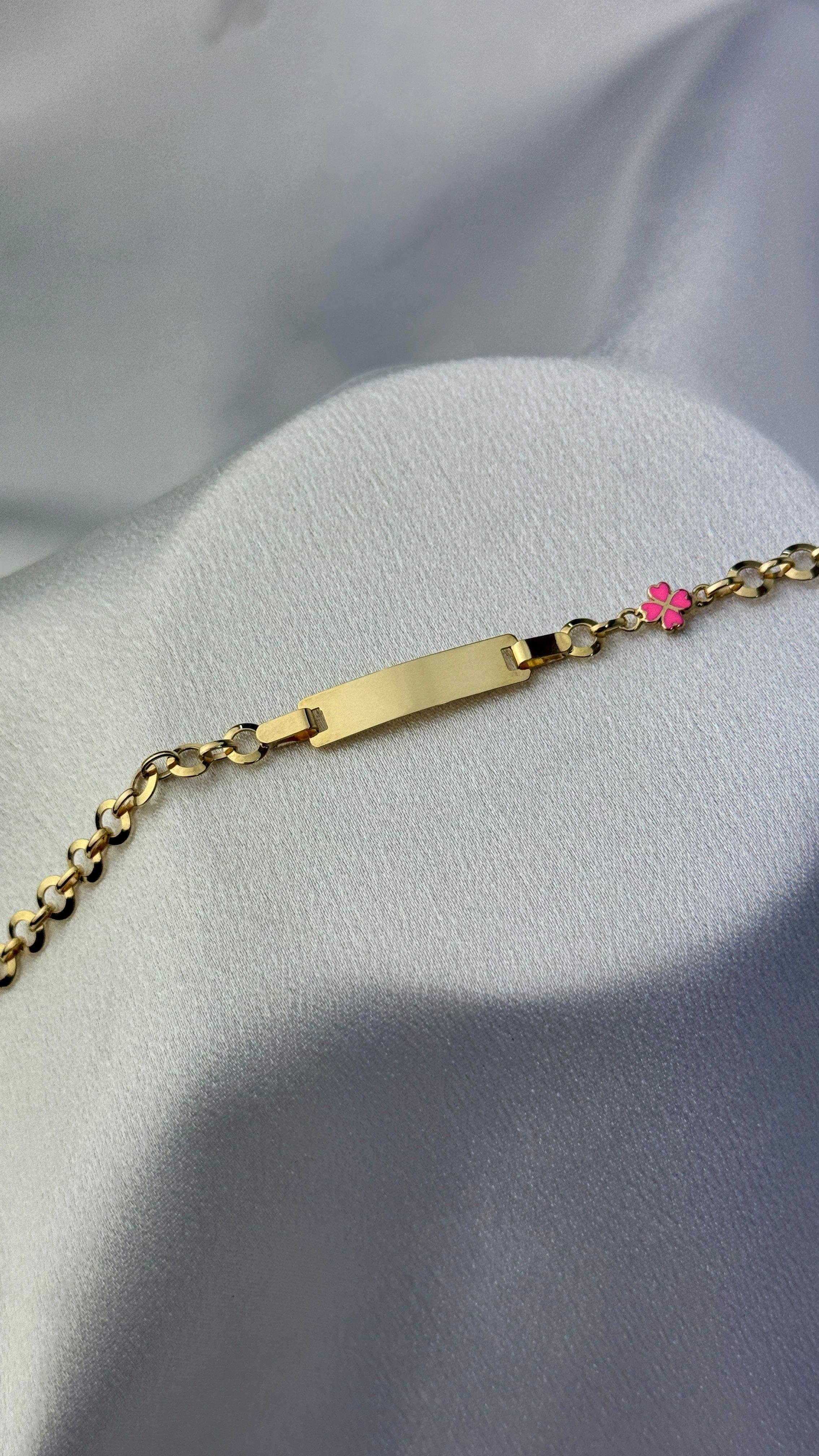 Çiçek Figürlü Altın Çocuk Bilekliği