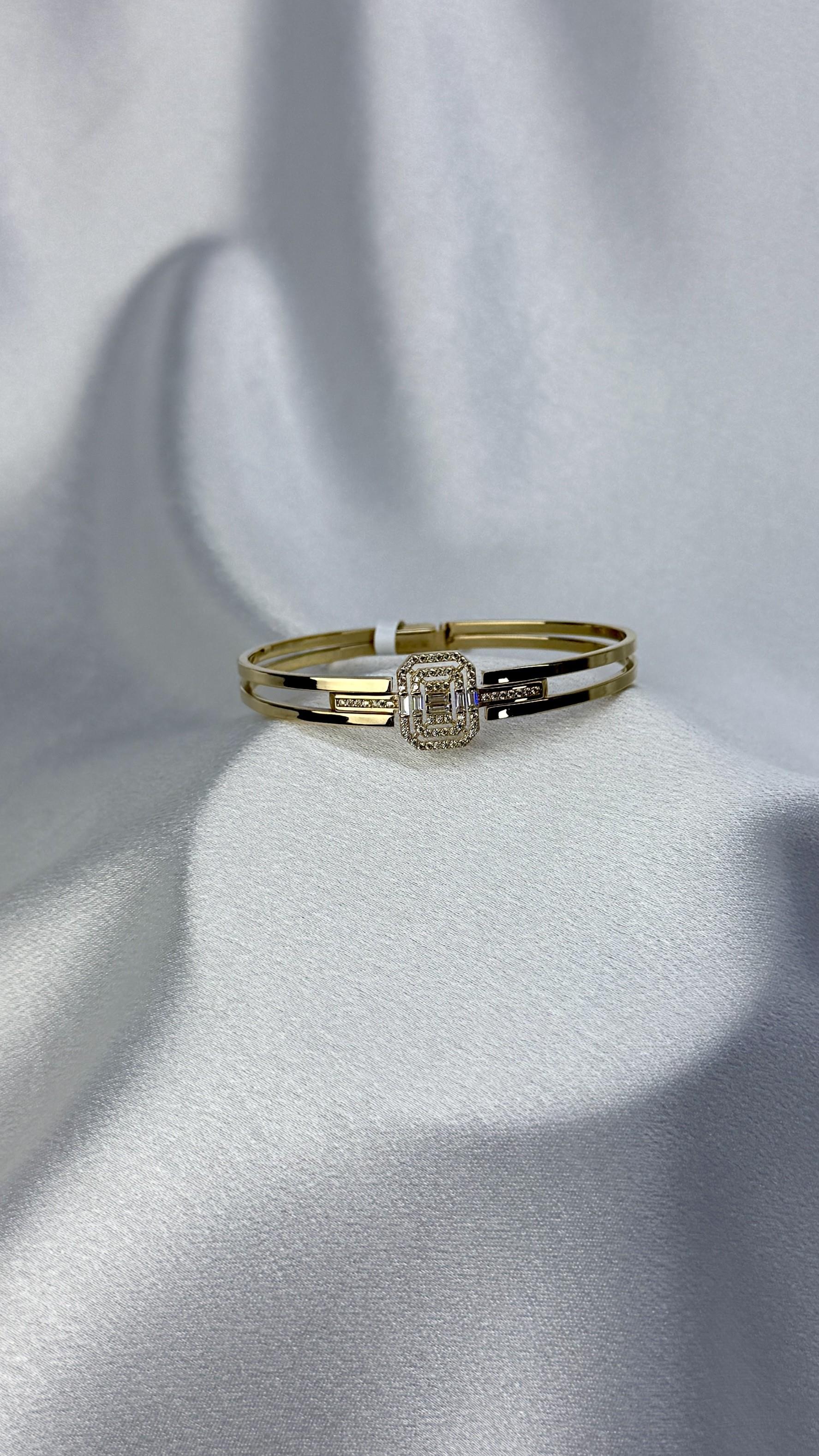 Çift Kollu Baget Figürlü Altın Kelepçe Bilezik