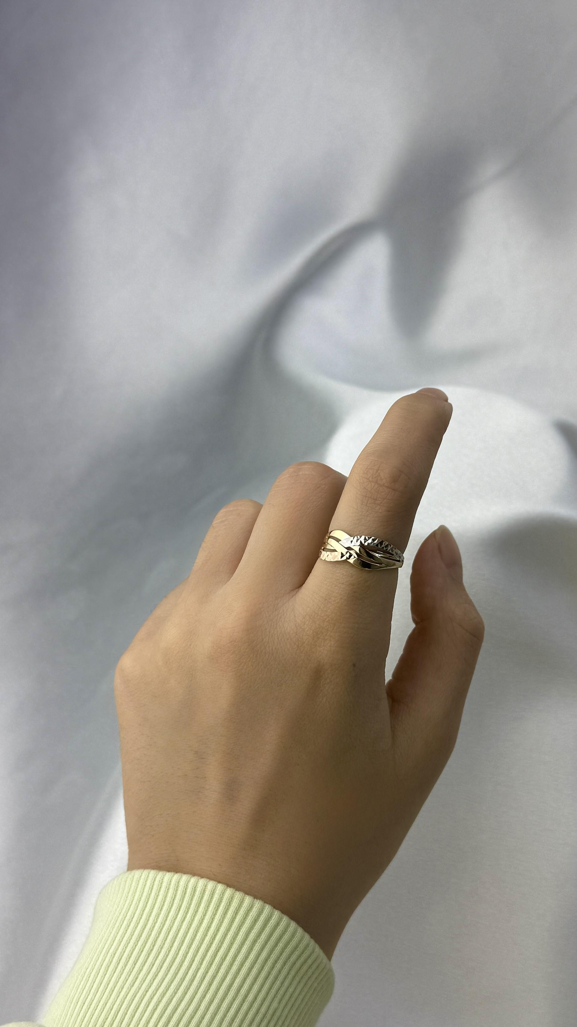 Çift Renk İşlemeli Örgü Altın Yüzük