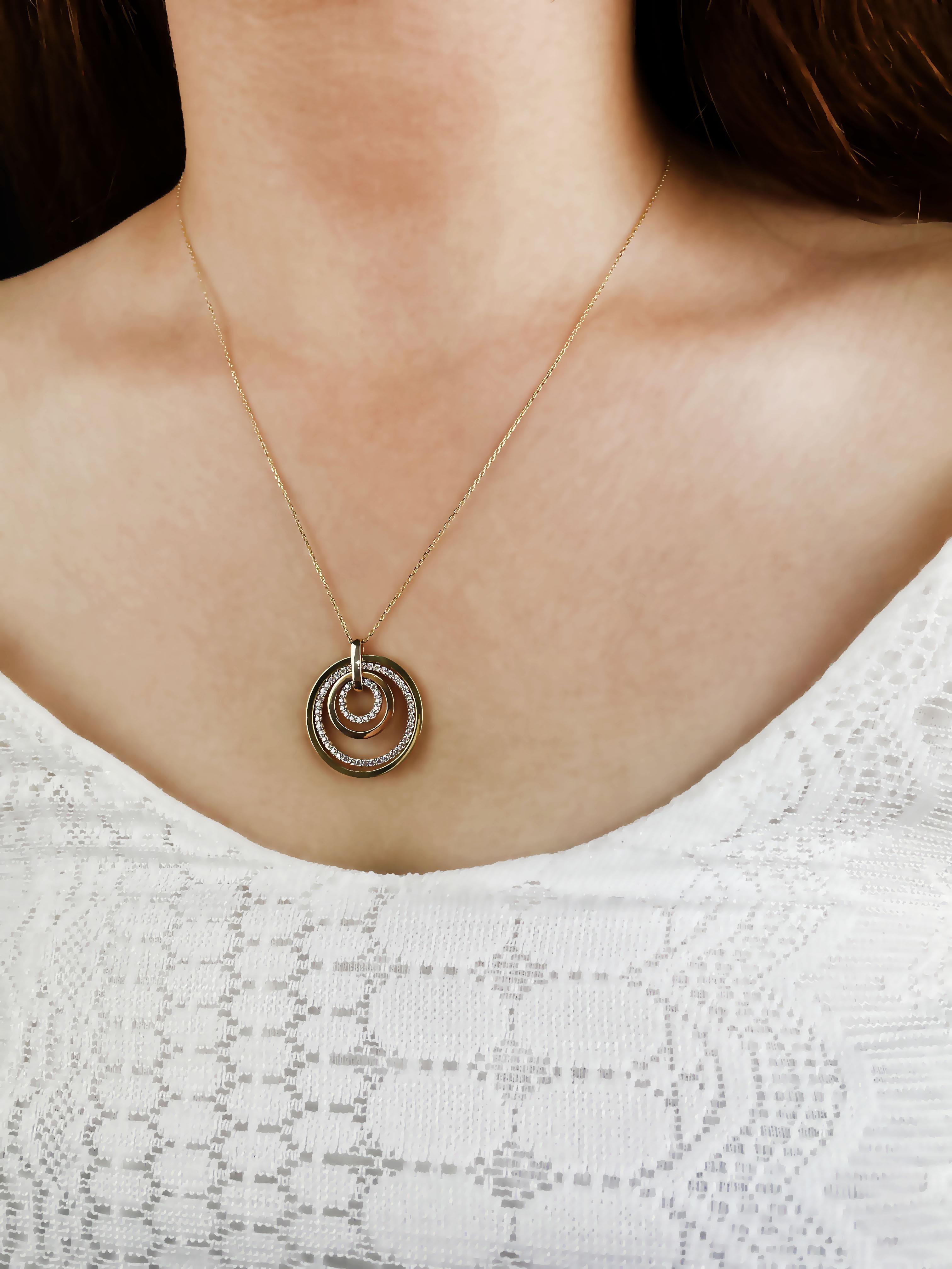 Dört Halka Figürlü Kolye