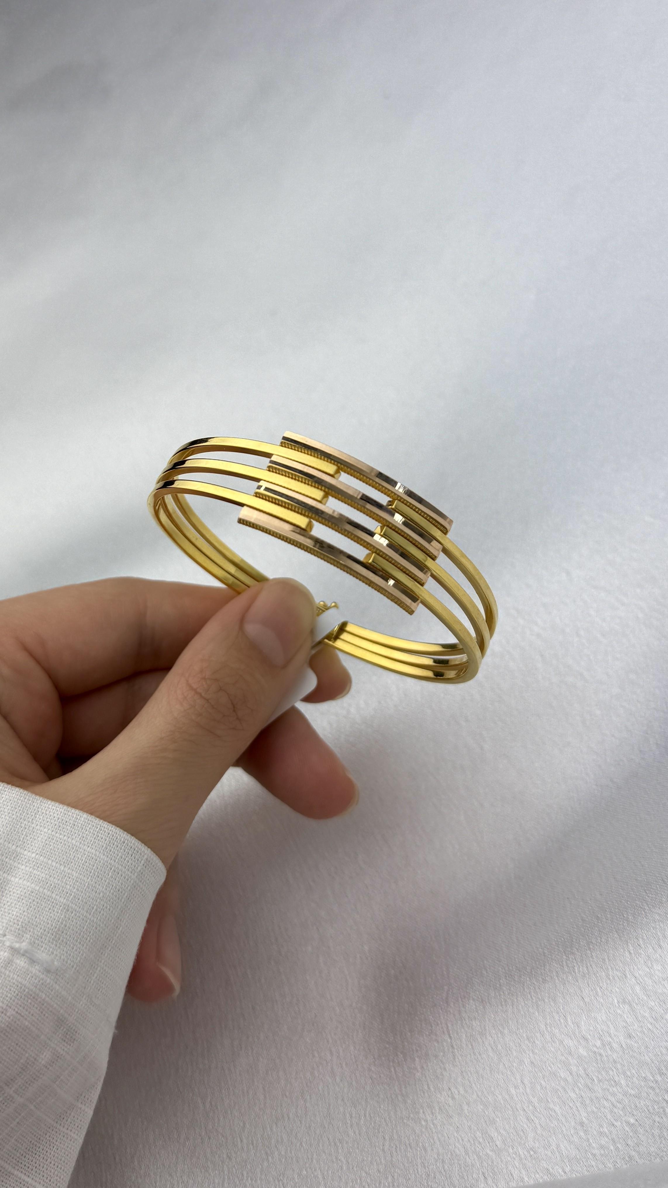 Dört Sıralı Altın Ajda Model Kelepçe Bilezik