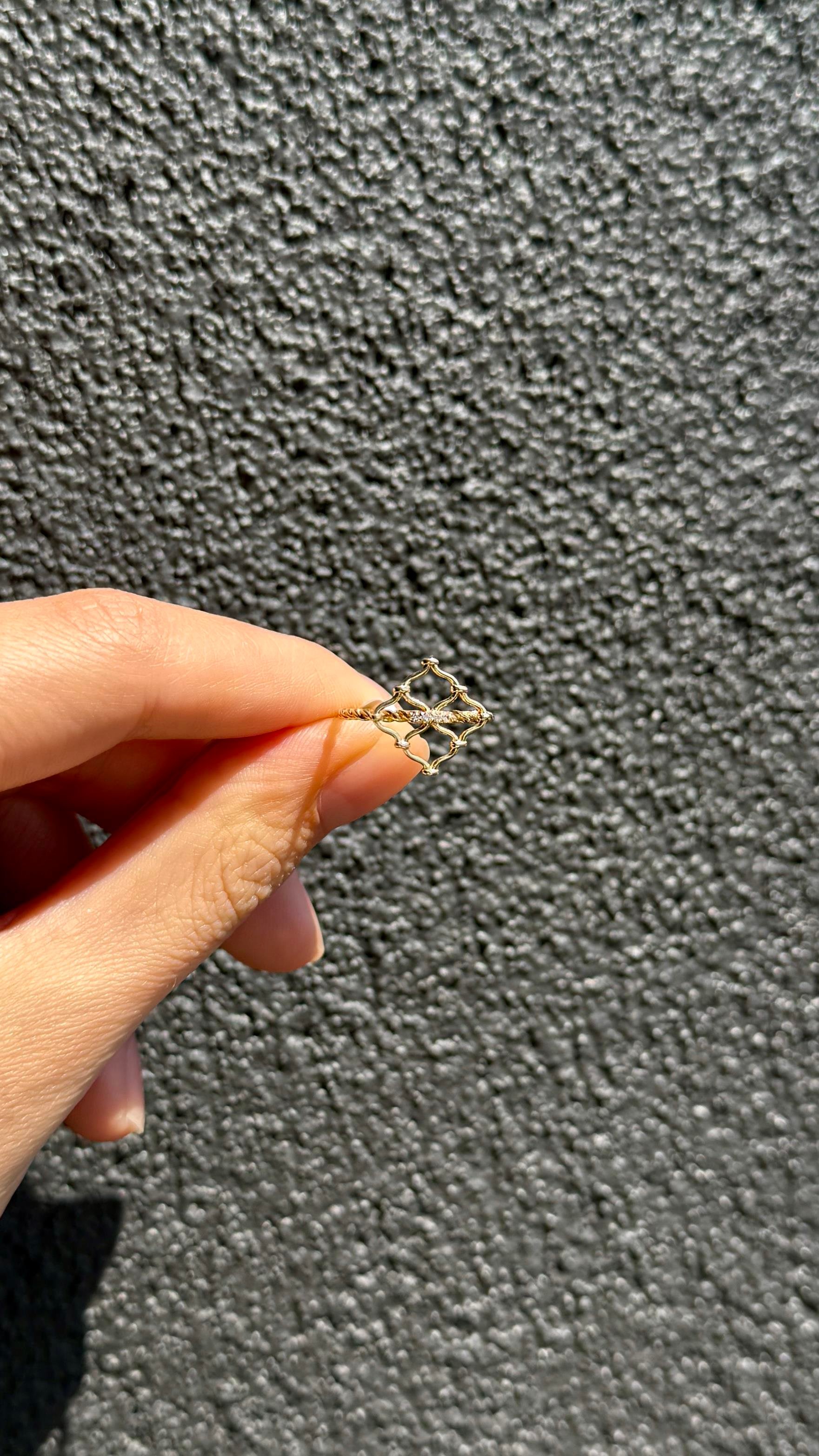 Geometrik Figür Tasarımlı Zirkon Taşlı Altın Yüzük