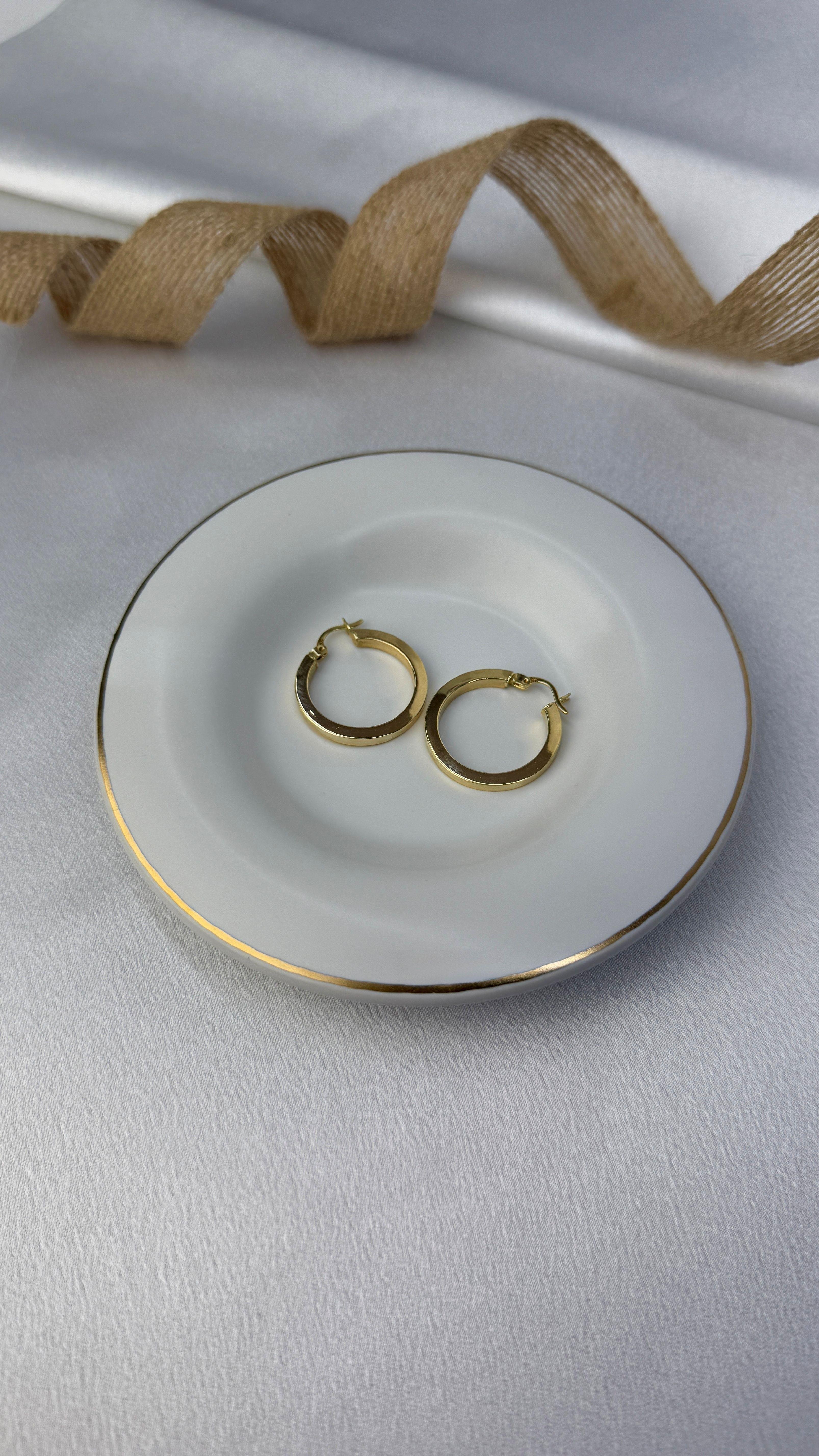 Gösterişli Kalın Halka Altın Küpe