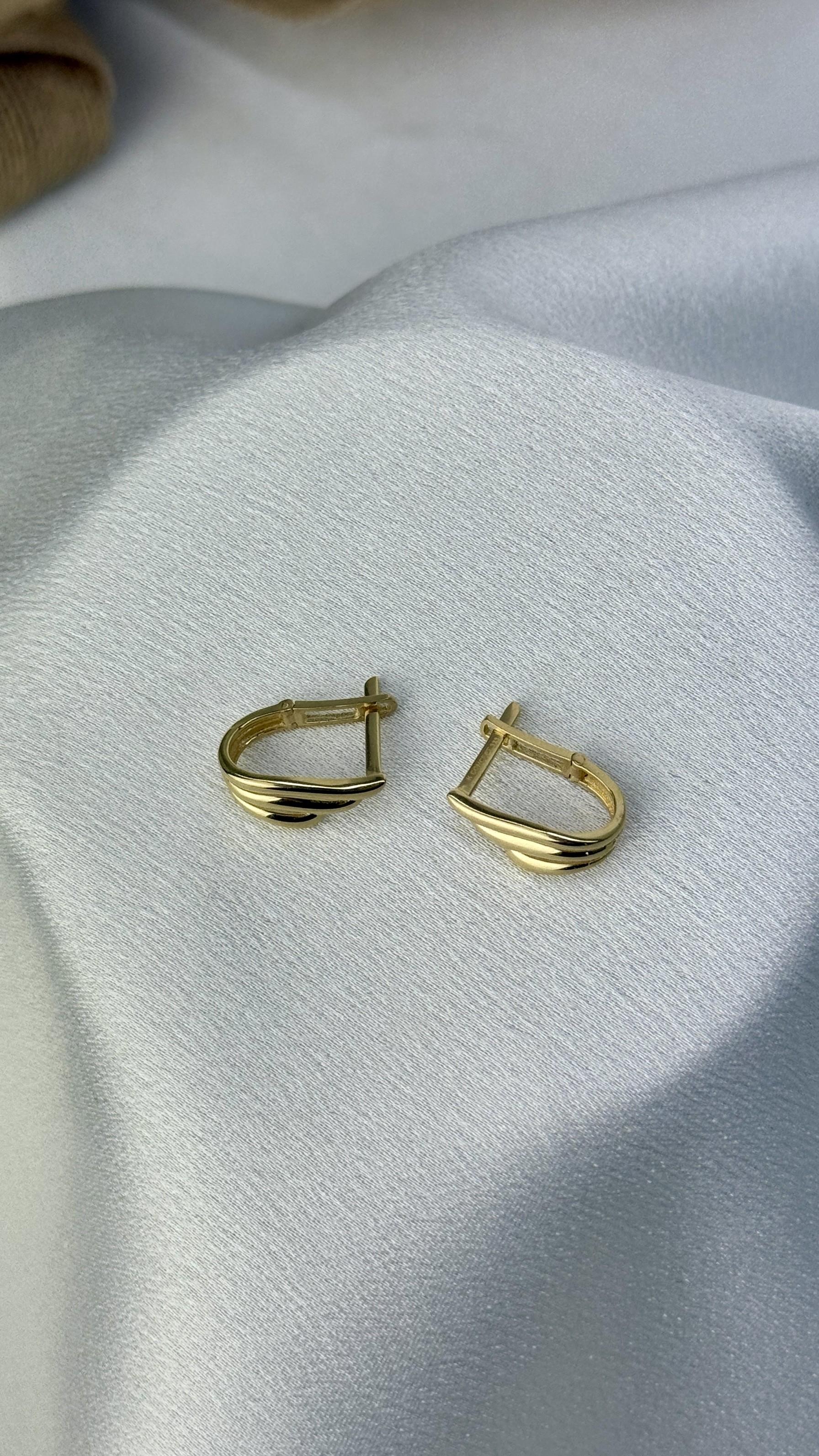 J Model Altın Küpe