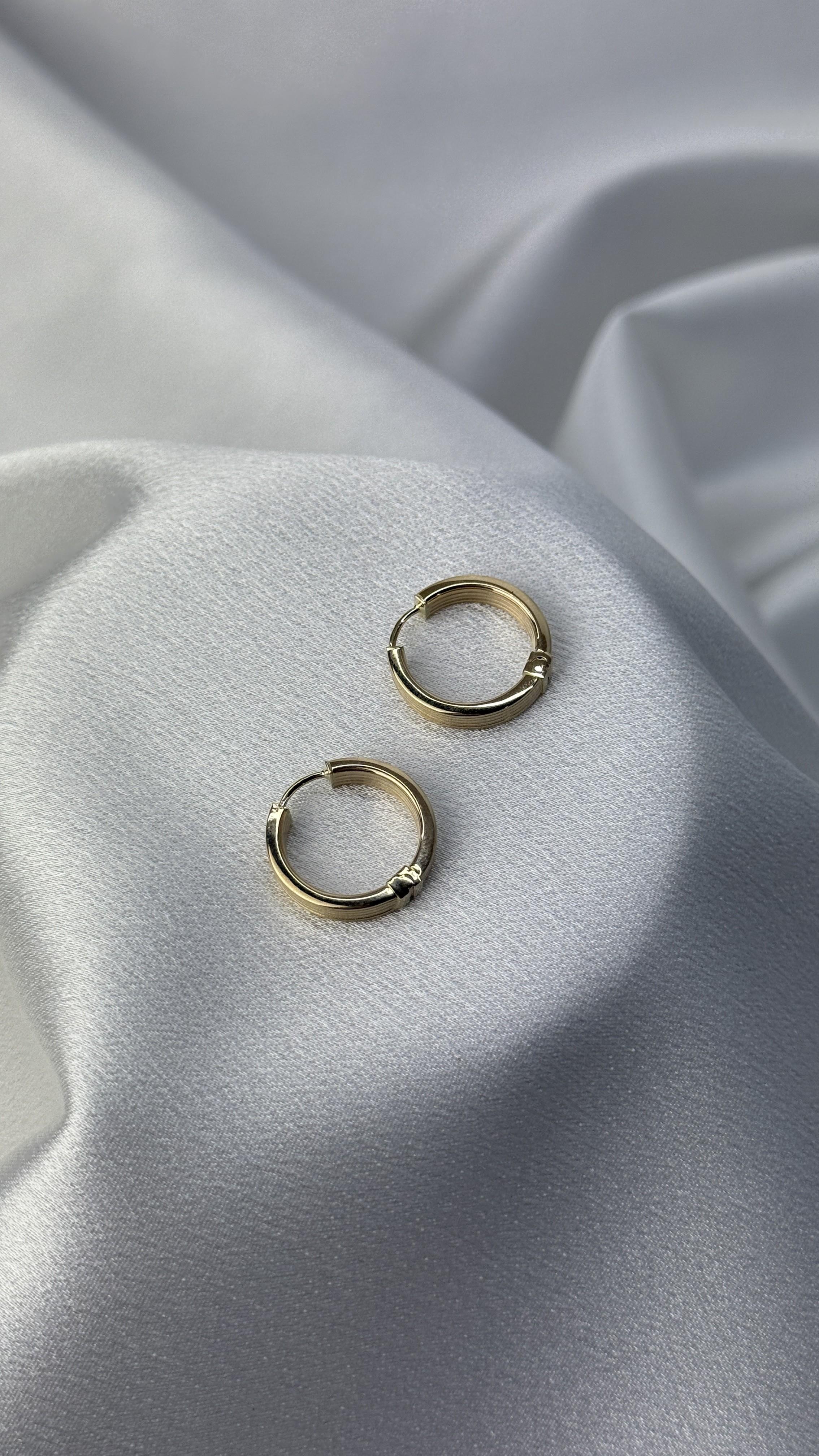 Kalın Çizgili Altın Halka Küpe