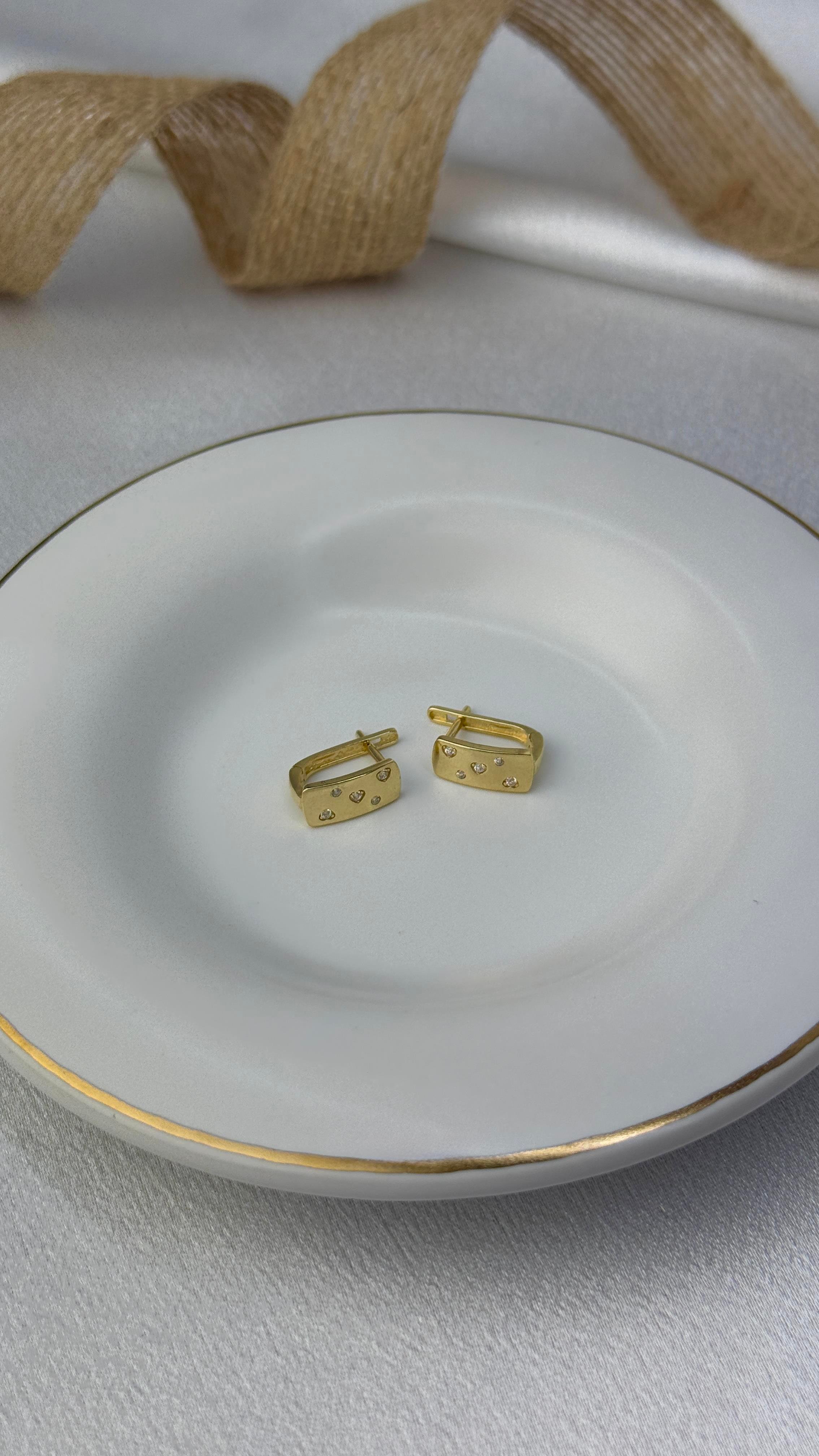 Kalp Figürlü Taşlı Altın Küpe