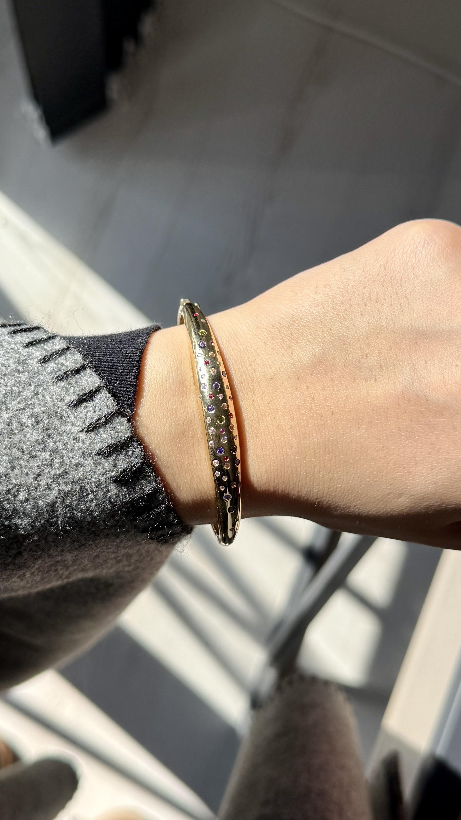 Renkli Taşlı Altın Kalın Kelepçe Bilezik