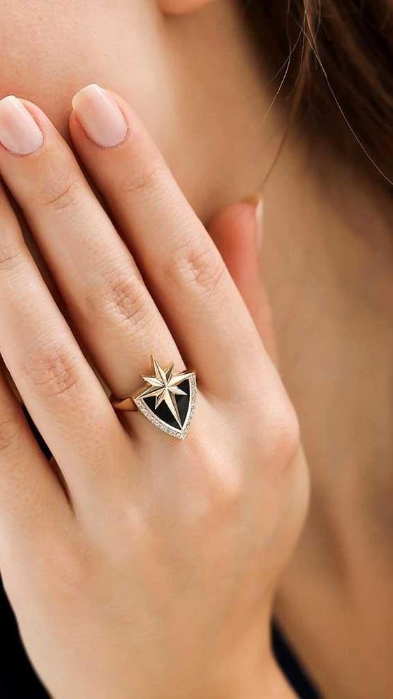 Siyah Mineli Taşlı Kuzey Yıldızı Yüzük
