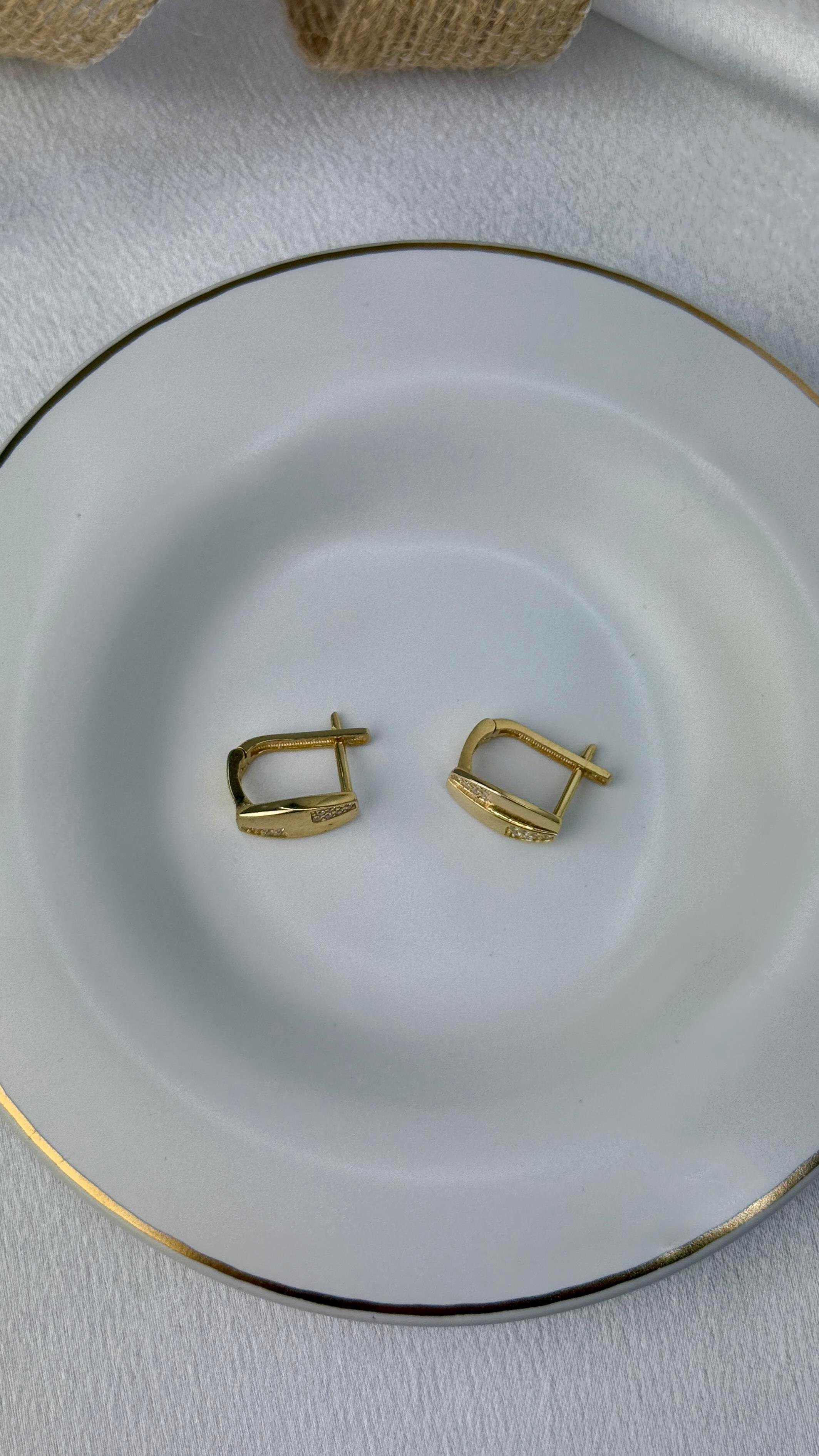 Taşlı Altın Küpe