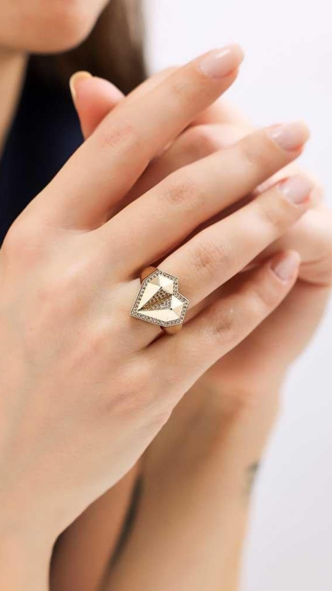 Taşlı Kalp Yüzük