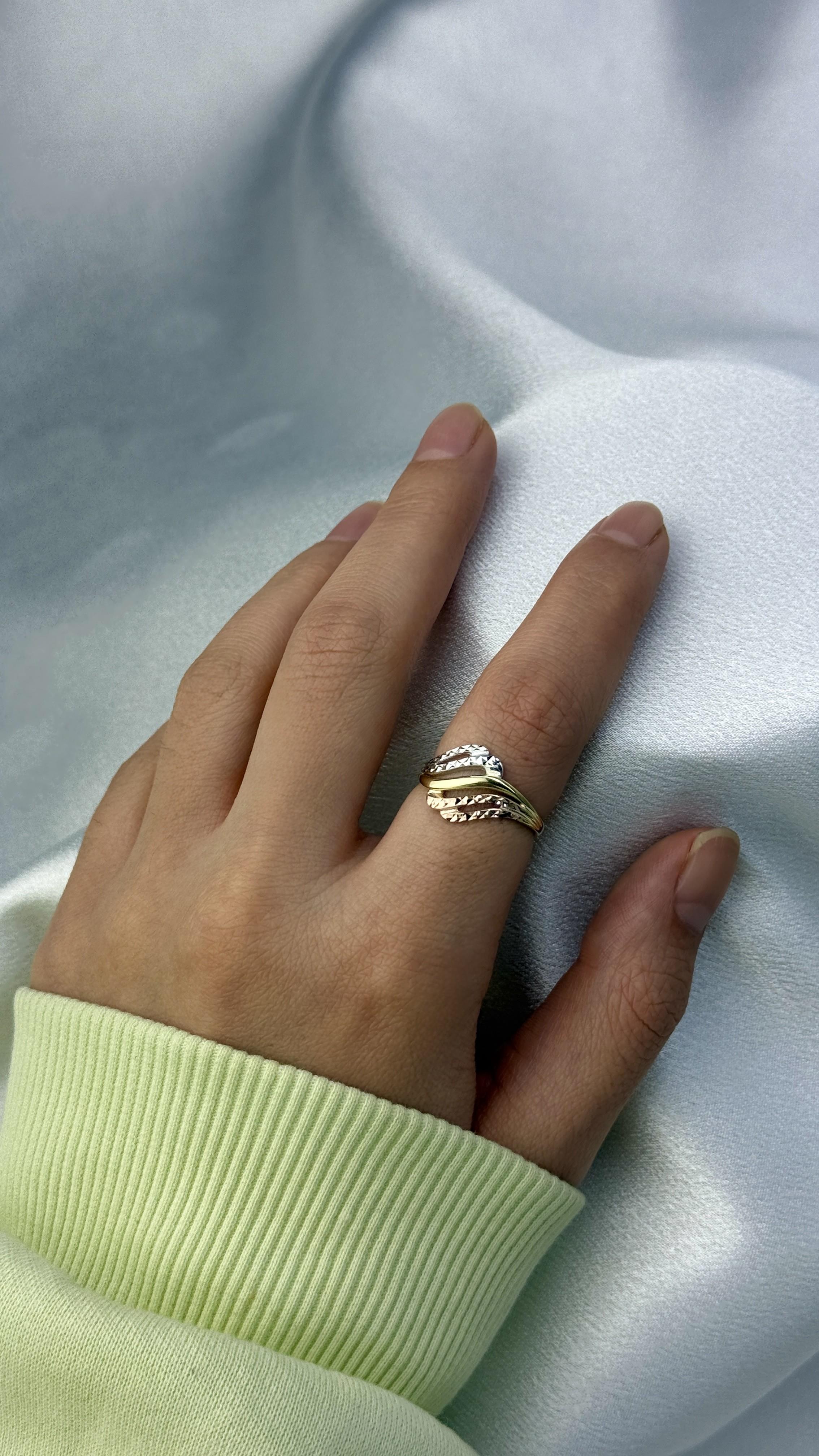 Üç Renk Işıltılı Altın Yüzük