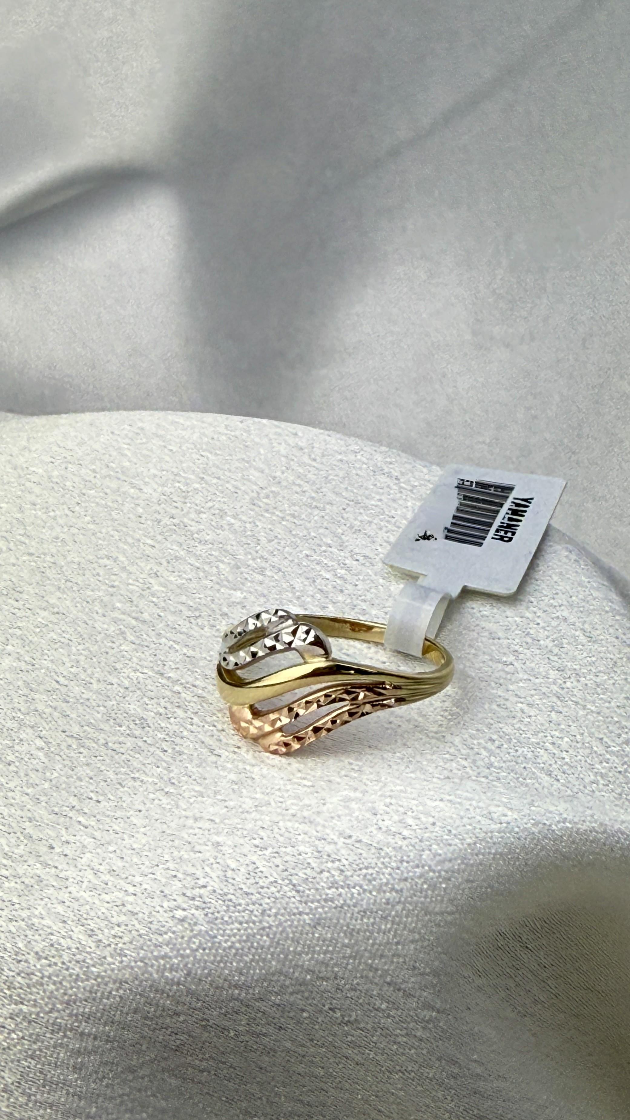 Üç Renk Işıltılı Altın Yüzük