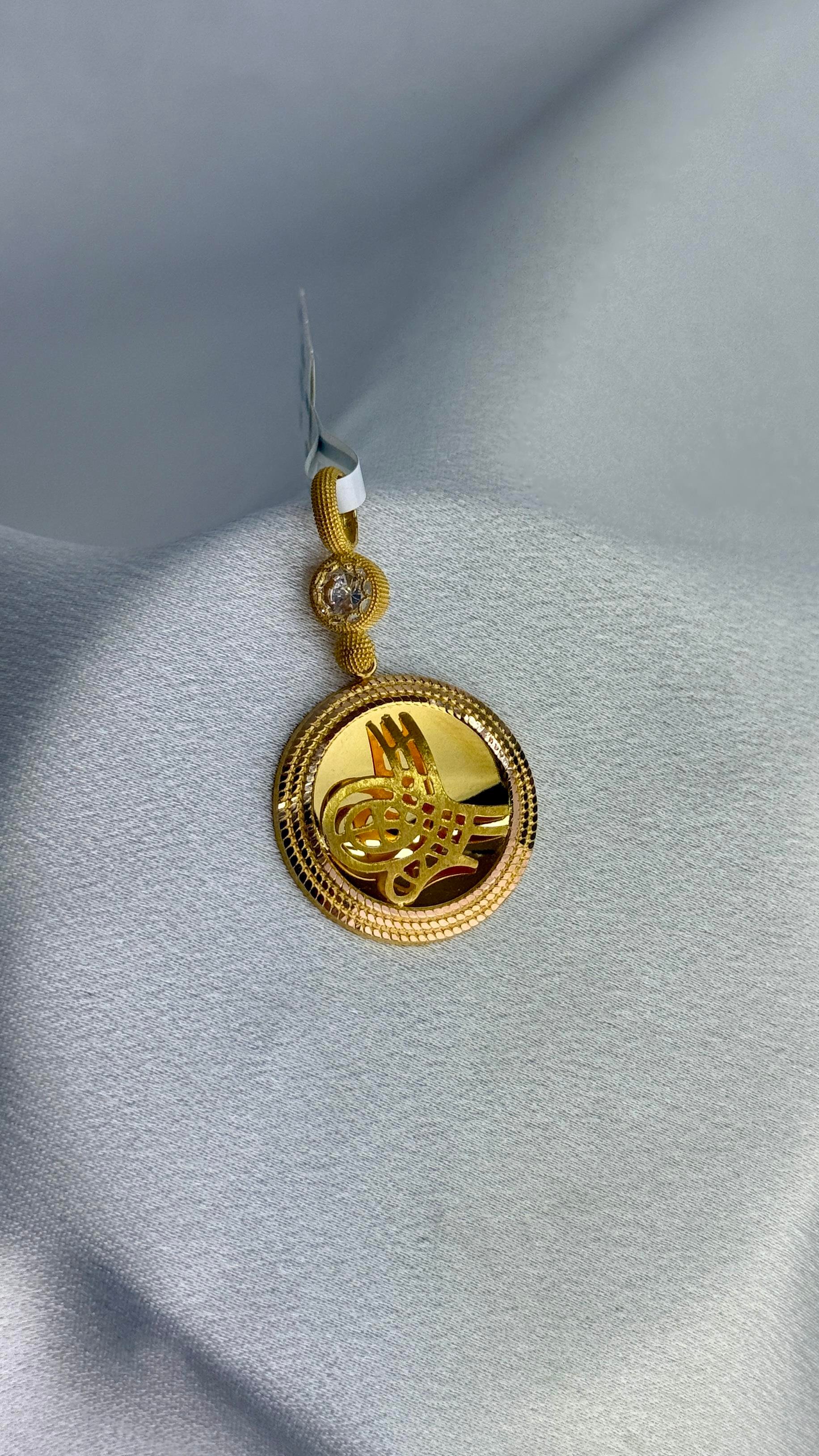 Yuvarlak Tuğralı Altın Kolye Ucu