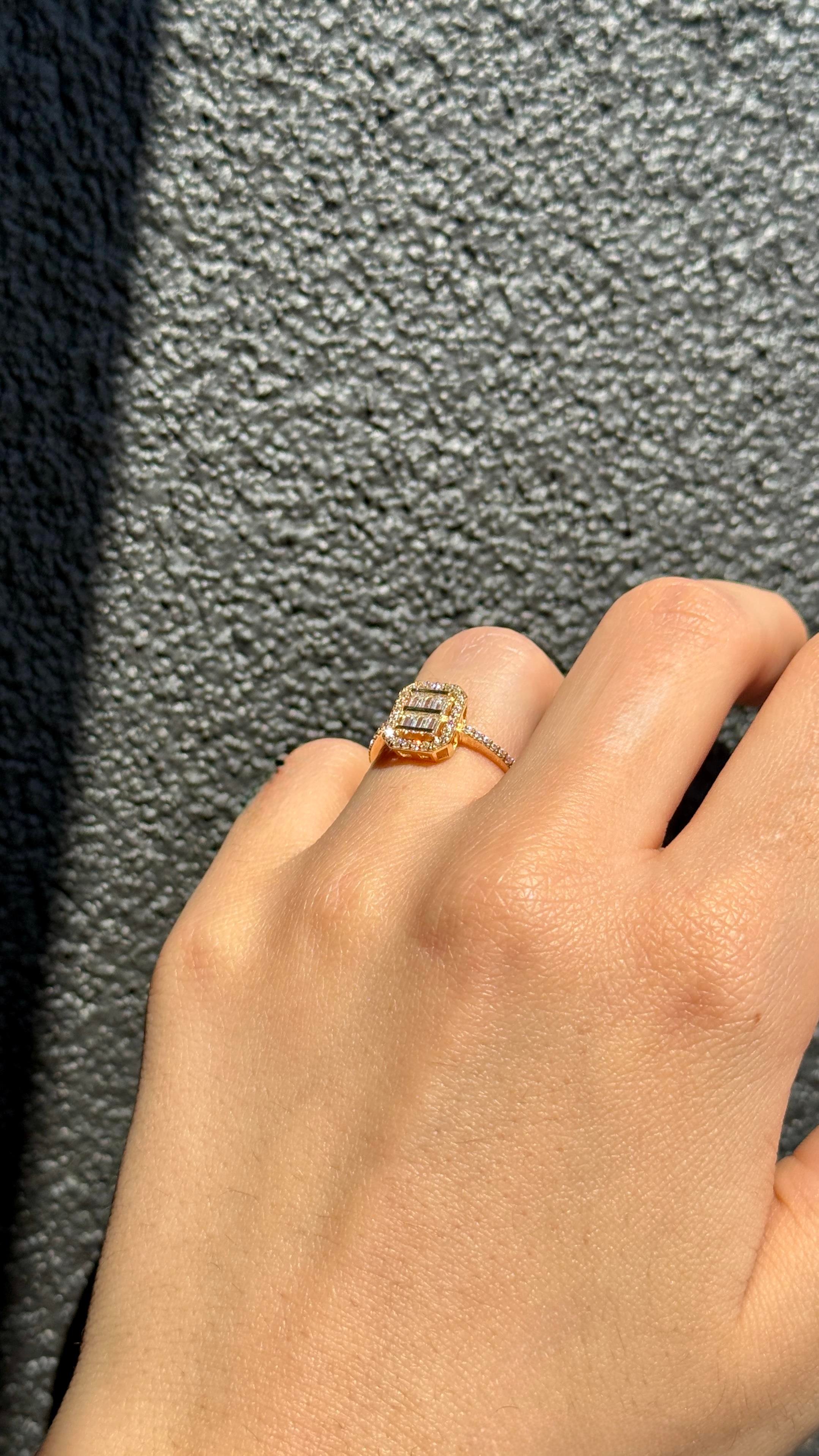 Zirkon Taşlı Baget Kesim Altın Yüzük