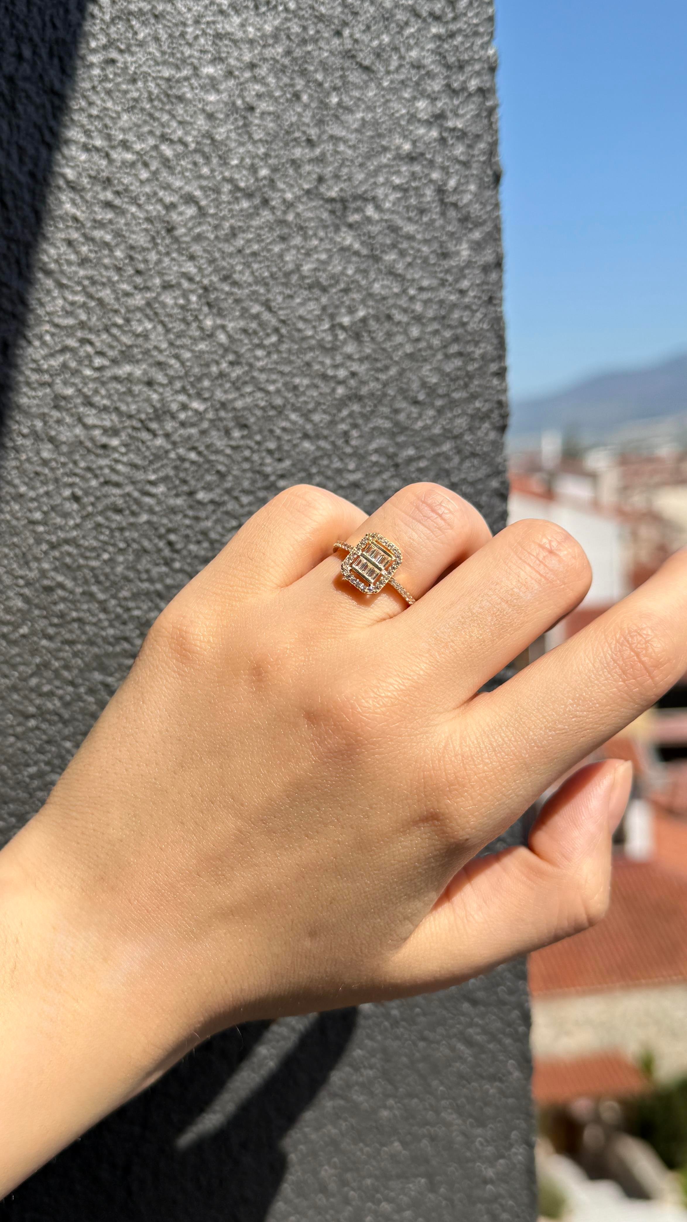 Zirkon Taşlı Baget Kesim Altın Yüzük