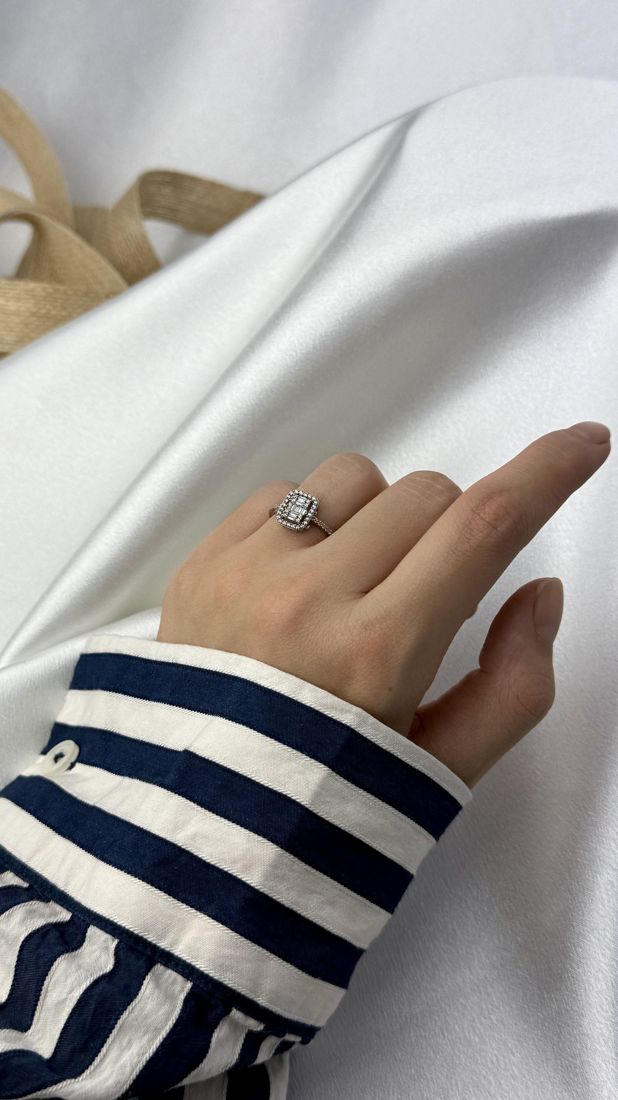 Zirkon Taşlı Baget Kesim Beyaz Altın Yüzük