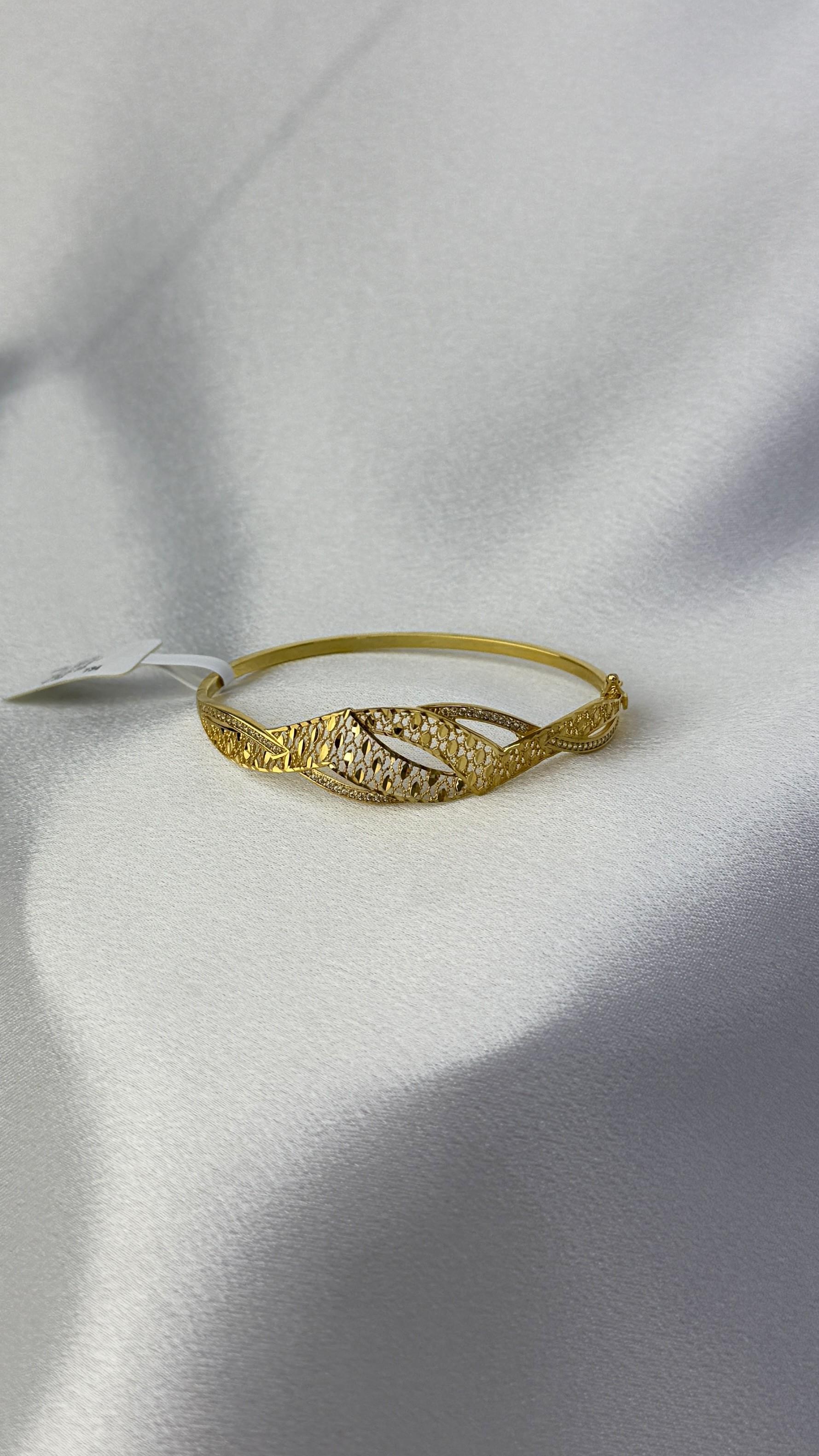 Zirkon Taşlı Kıvrımlı Altın Kelepçe Bilezik