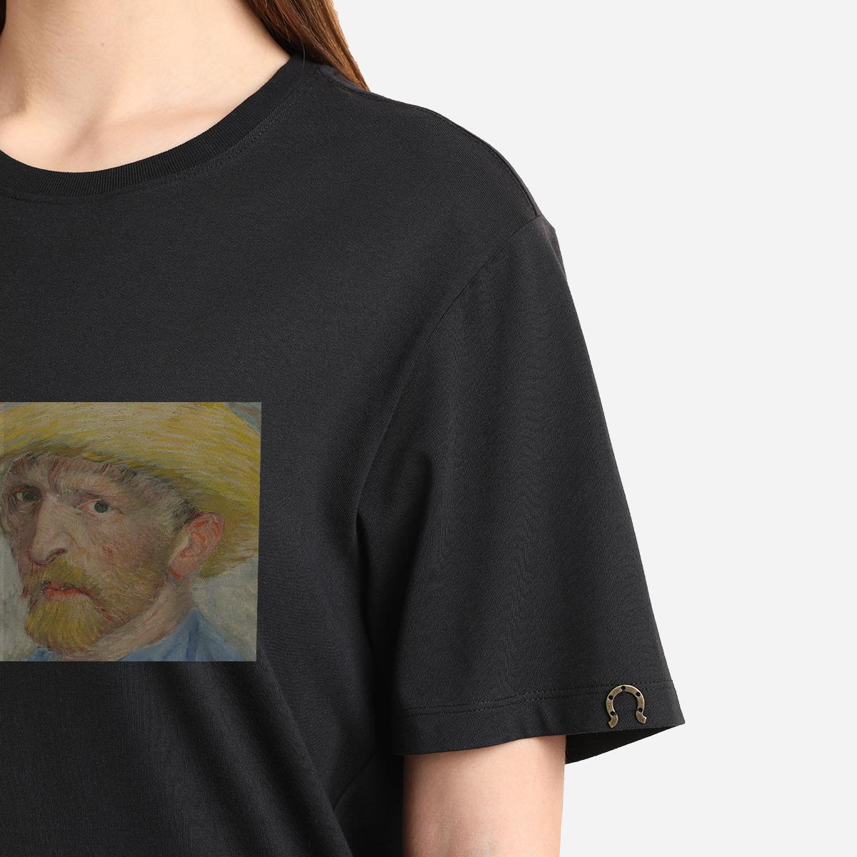 Tshirt Portrait With A Straw Hat Kadın