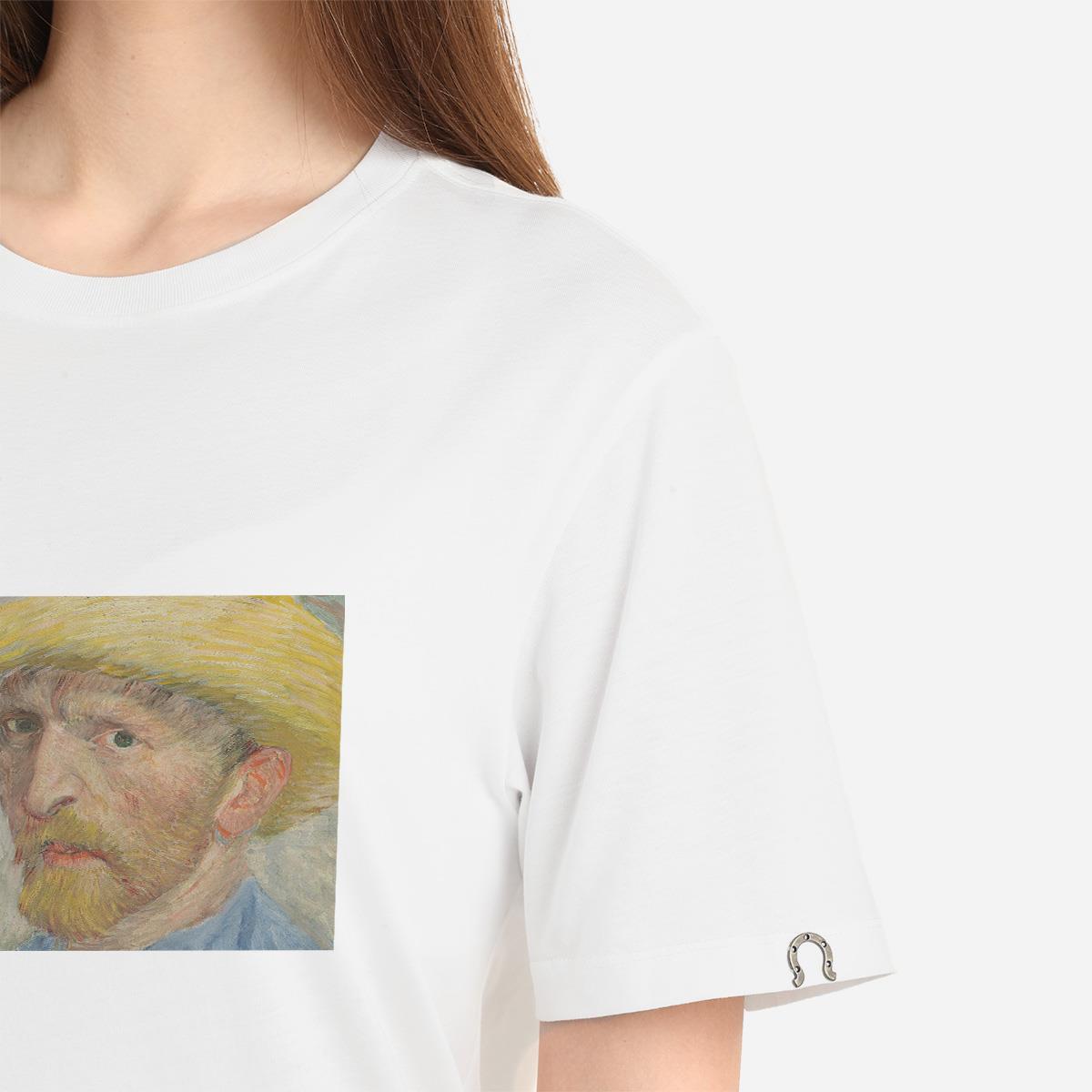 Tshirt Portrait With A Straw Hat Kadın