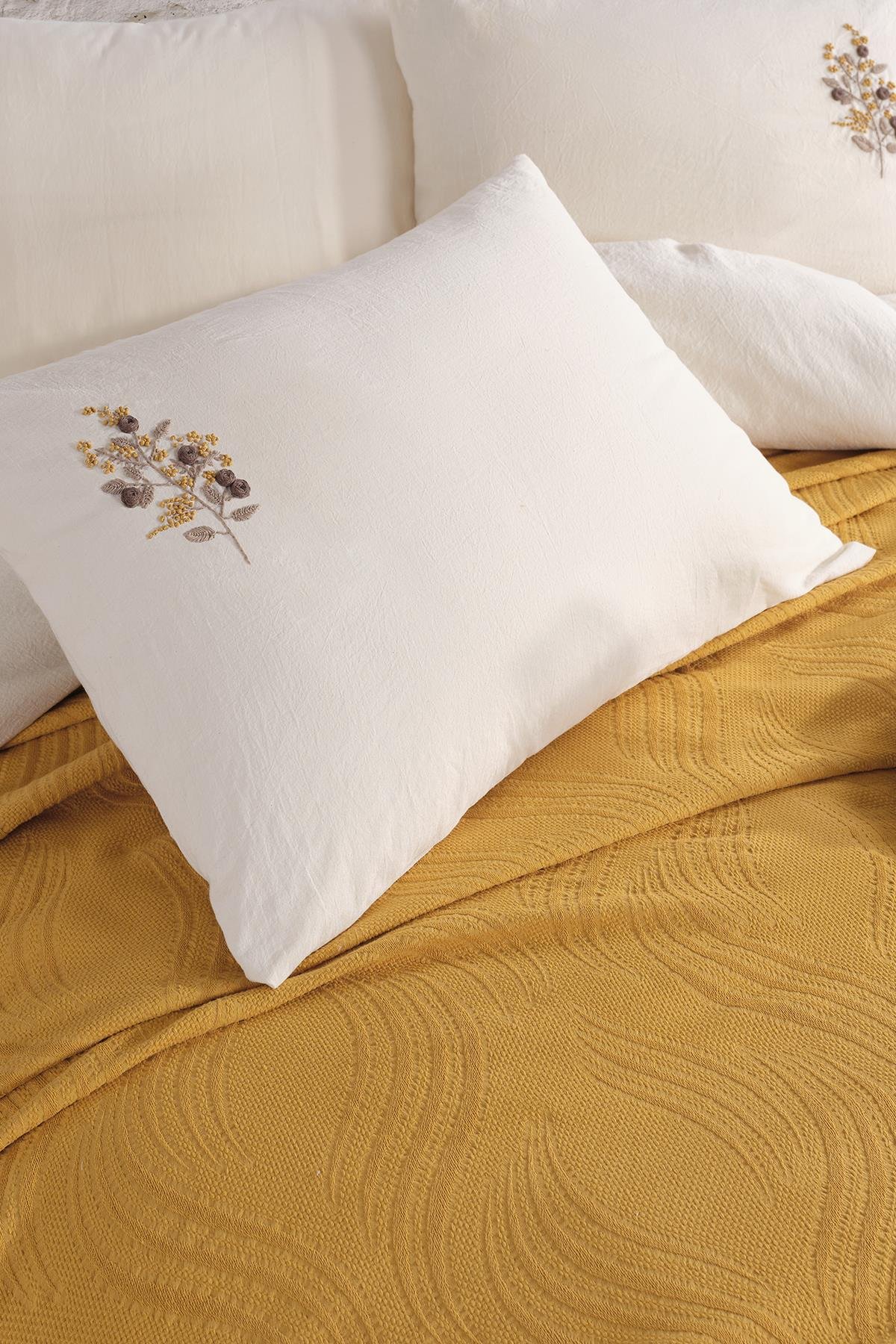 Royal Crest Çift Kişilik Nevresimli Pike Takımı - Hardal