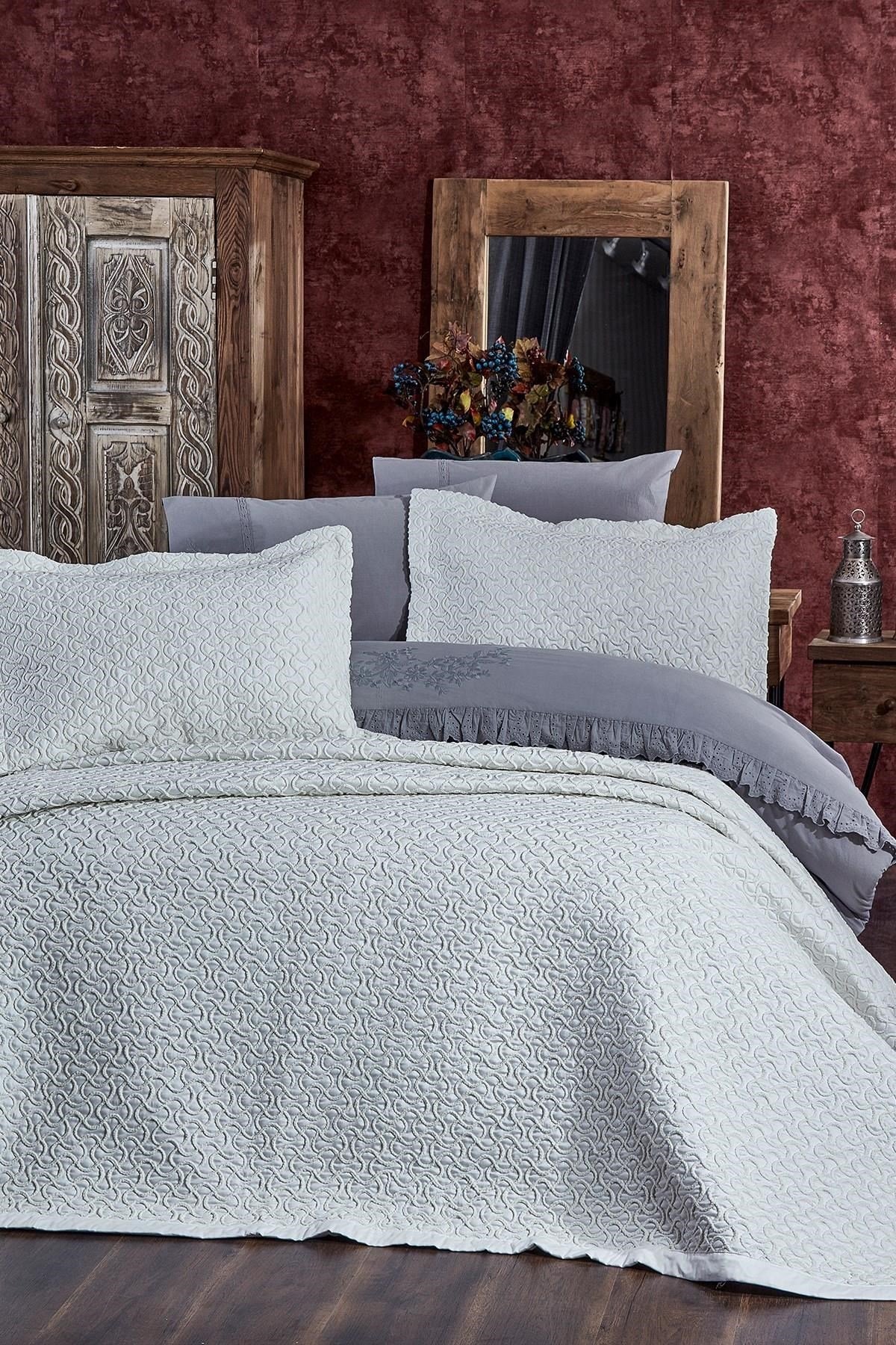 Artova Çift Kişilik Yatak Örtüsü %100 Organik Pamuk Kapitoneli Krem 240X260 Cm