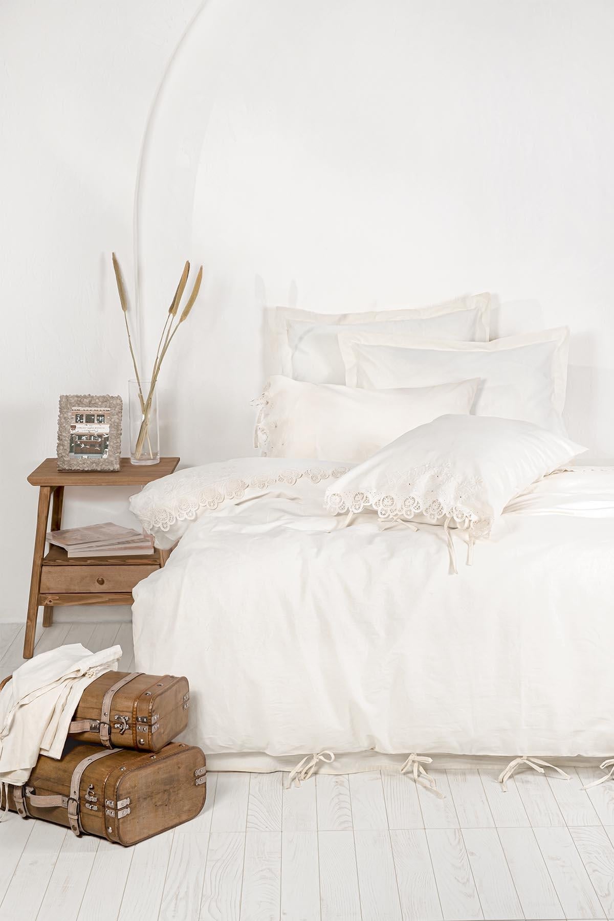 Ecocotton Amanda Battal Boy Nevresim Takımı %100 Organik Pamuk Keten Dantelliı Krem 240x220 Cm