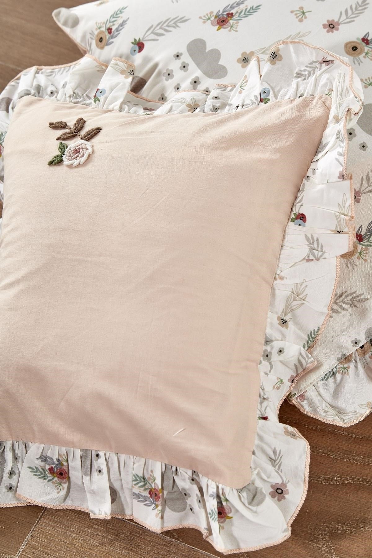 Lora Kız Bebek Nevresim Takımı %100 Organik Pamuk El Nakışlı Baskılı 100x150 Cm Baskılı