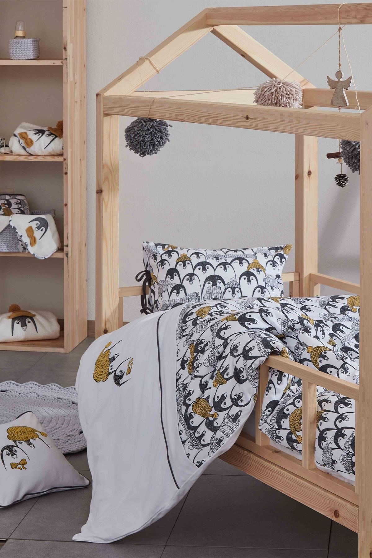 Pingu Bebek Nevresim Seti Beyaz