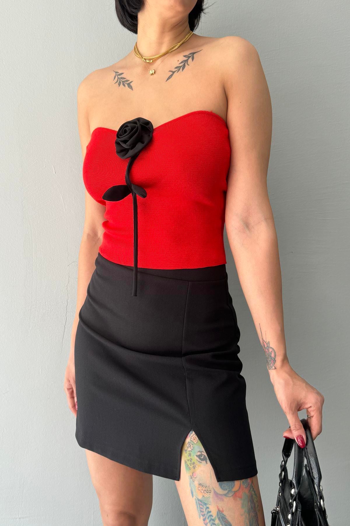 GÜL DETAYLI TRIKO TOP