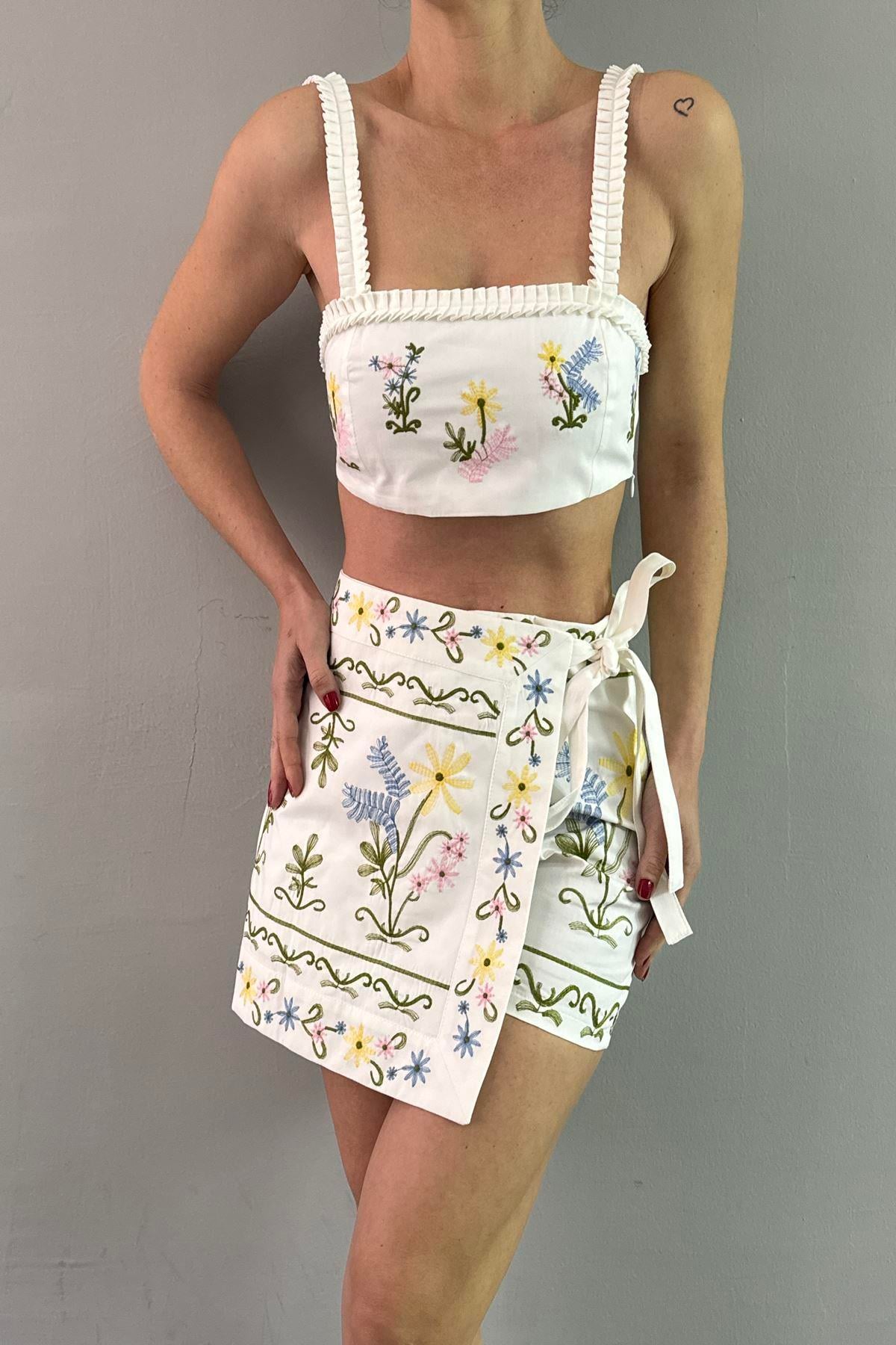 NAKIŞ DETAY CROP BLUZ