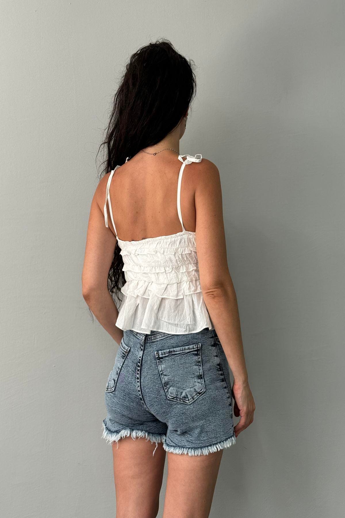 ASKILI GÜL DETAYLI BLUZ