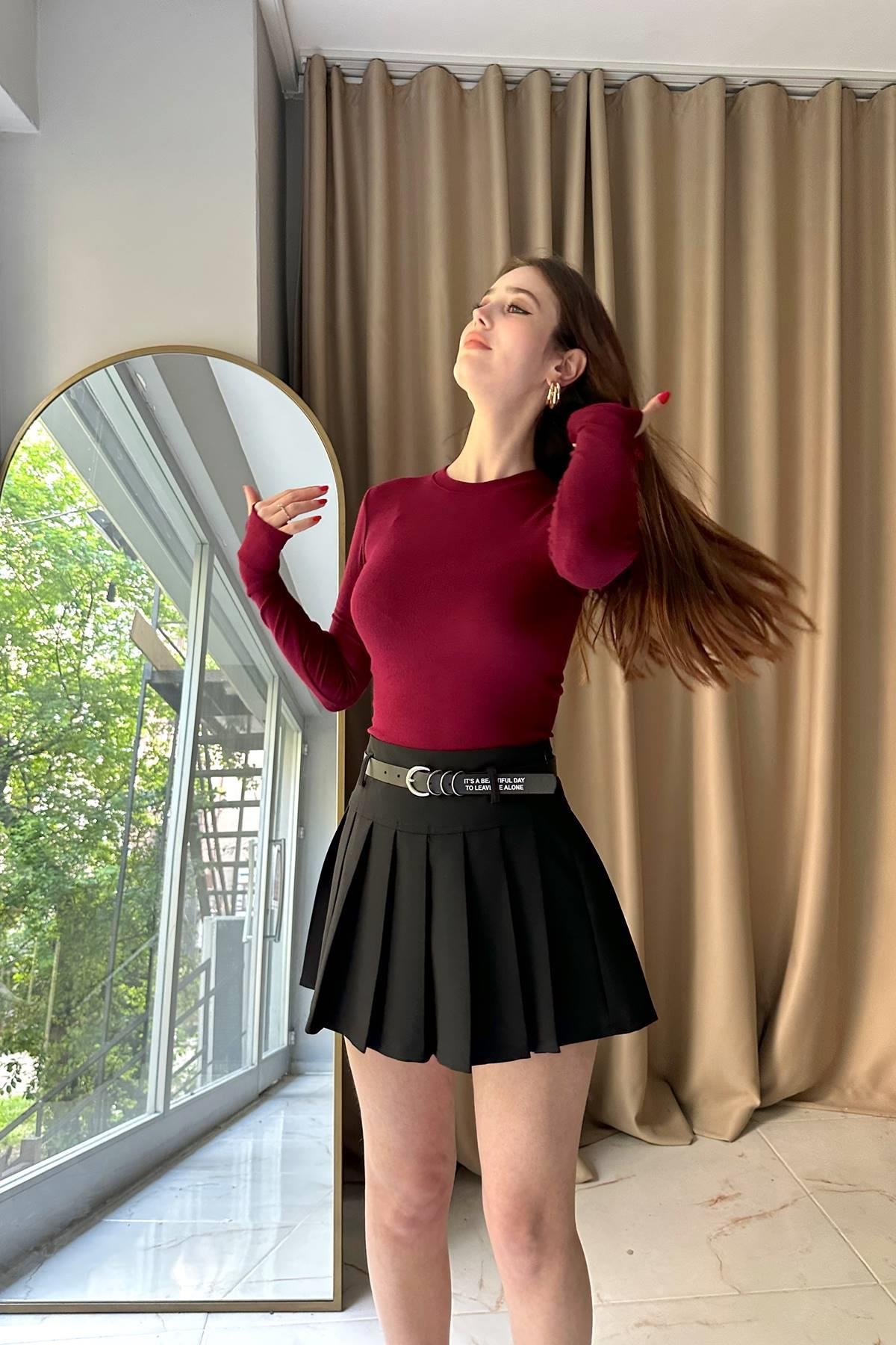 BİSİKLET YAKA PARMAK GEÇME DETAY TSHIRT