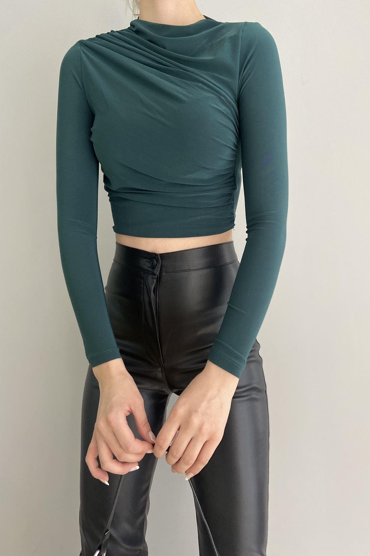 ÇAPRAZ BÜZGÜLÜ CROP BLUZ