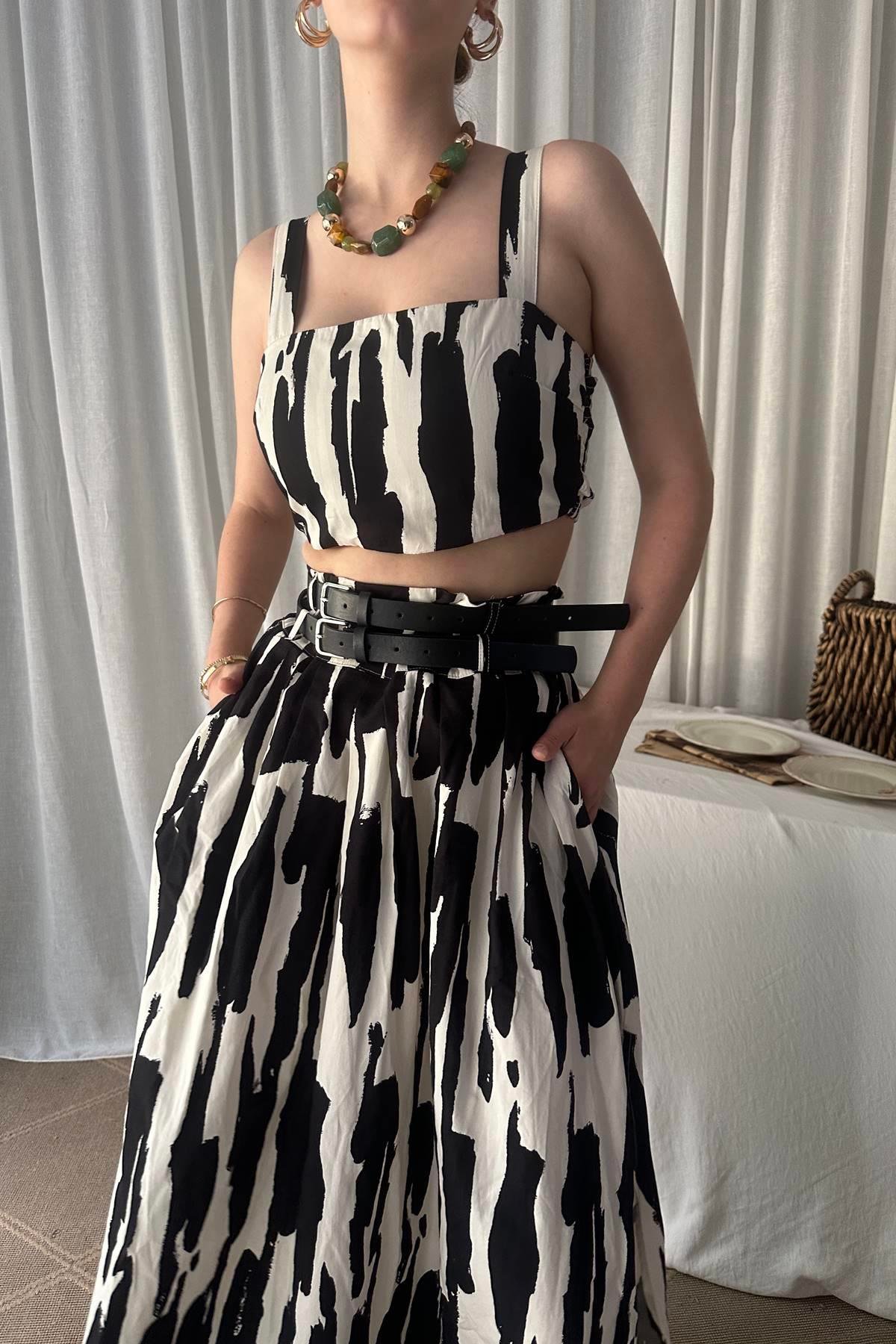 DESENLİ ASKILI CROP BLUZ