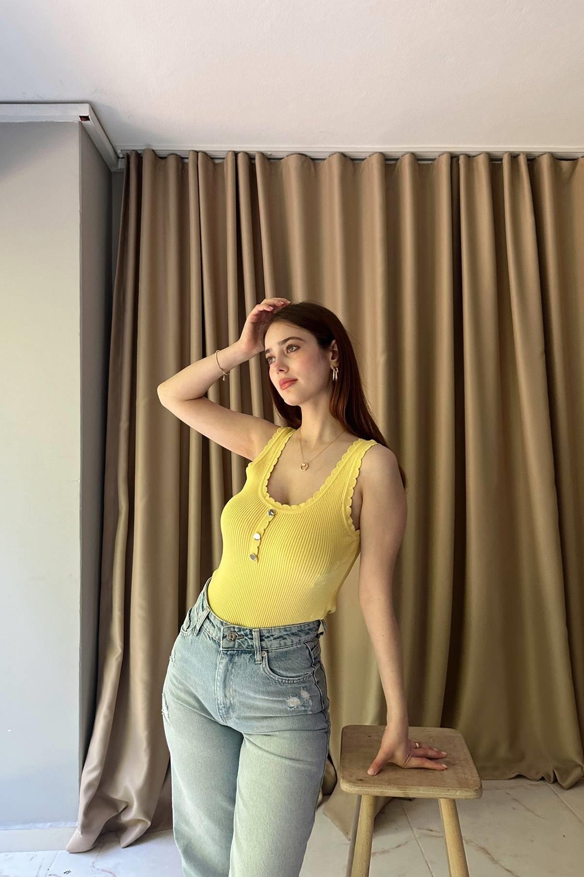 FİTİLLİ DÜĞME DETAYLŞI TRIKO BLUZ