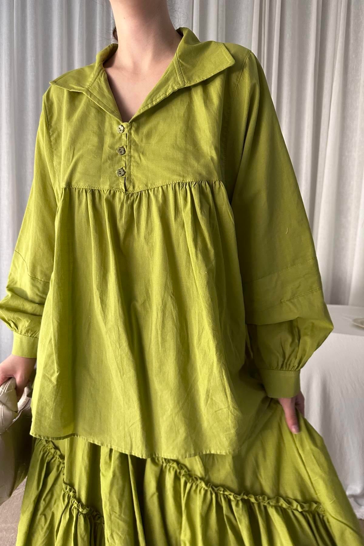 KISA PATLI BİRİT DÜĞME DETAYLI BLUZ