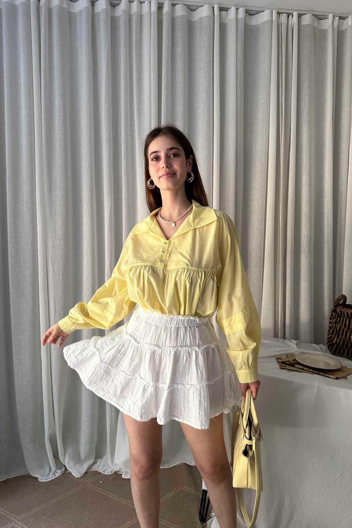 KISA PATLI BİRİT DÜĞME DETAYLI BLUZ