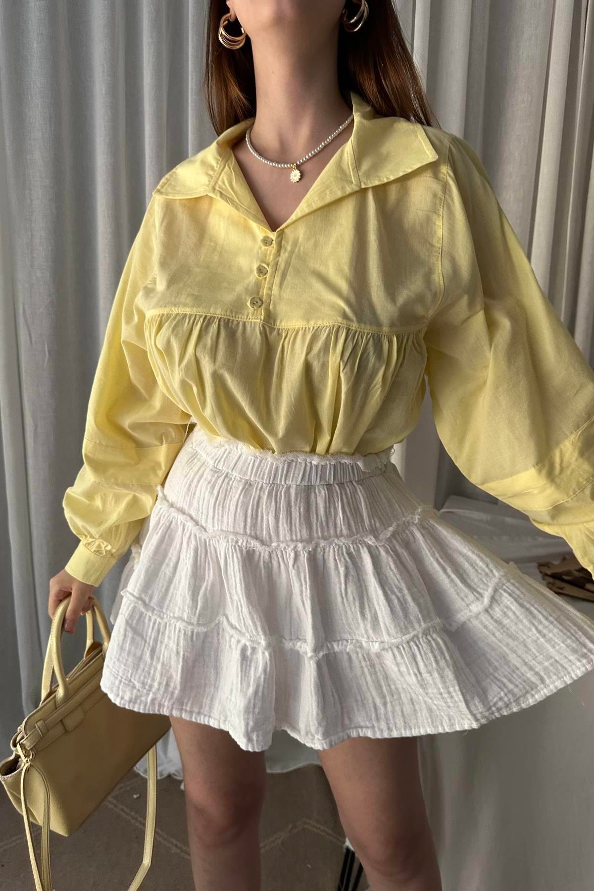 KISA PATLI BİRİT DÜĞME DETAYLI BLUZ