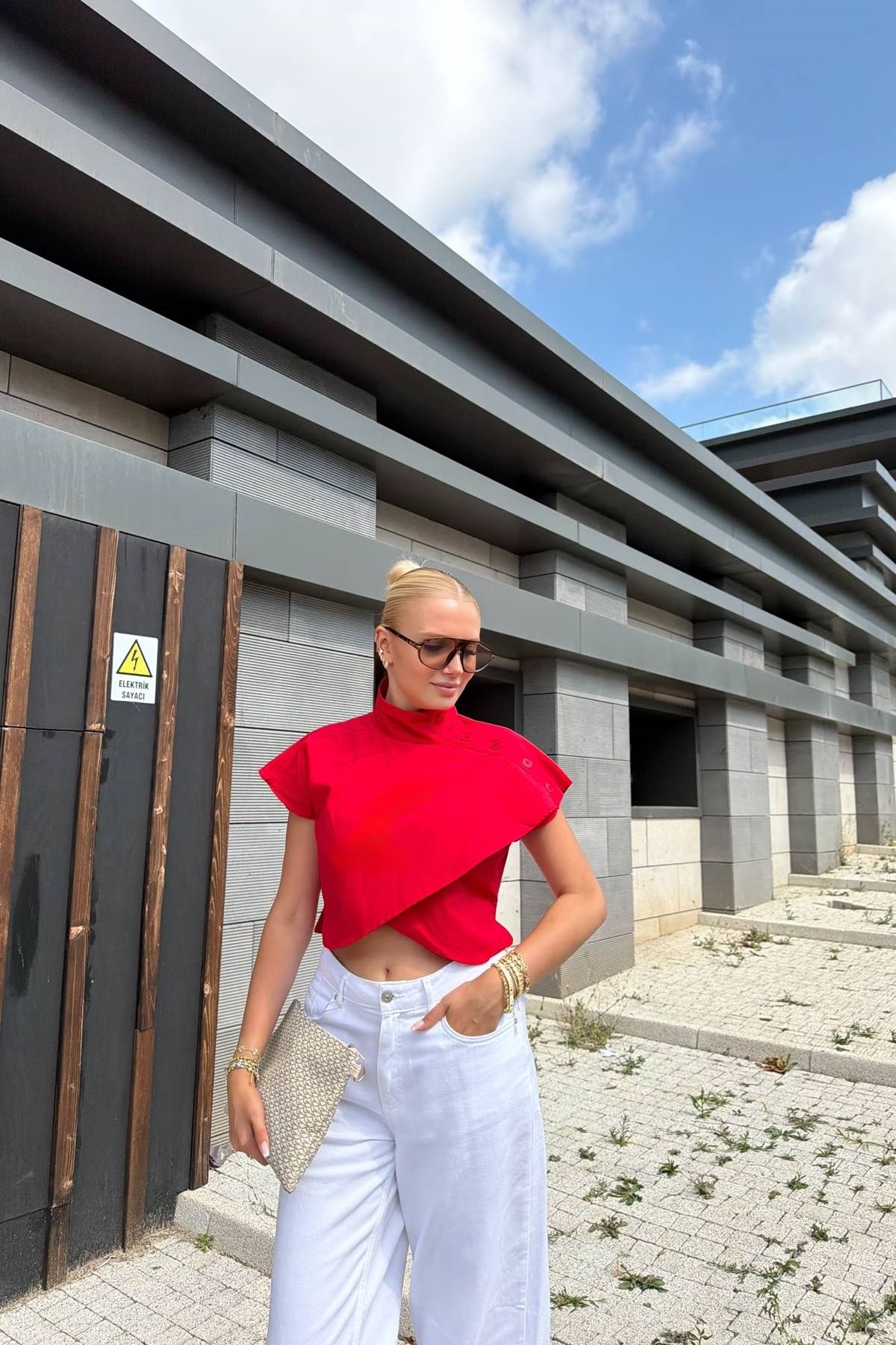 POPLİN CROP OMUZ DÜĞME DETAY BLUZ