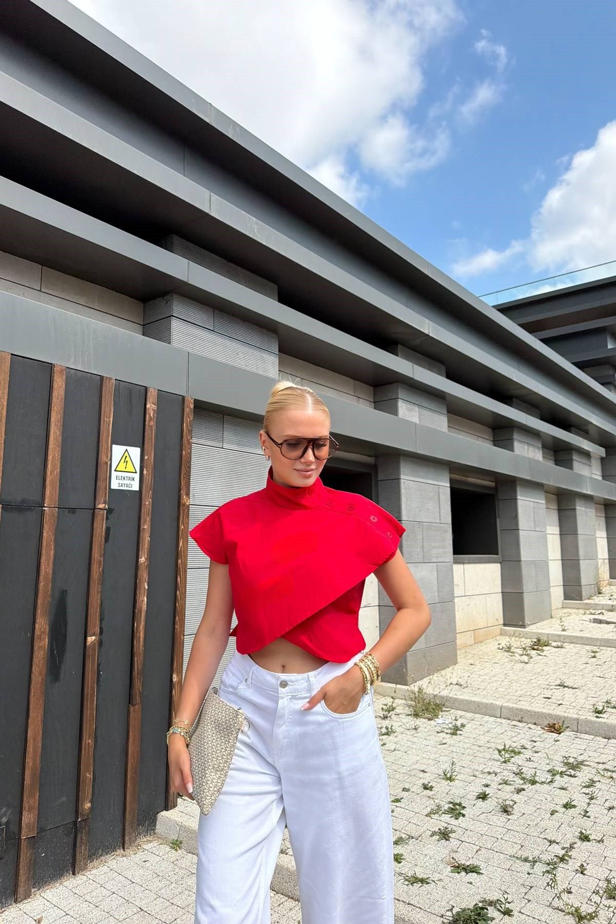 POPLİN CROP OMUZ DÜĞME DETAY BLUZ