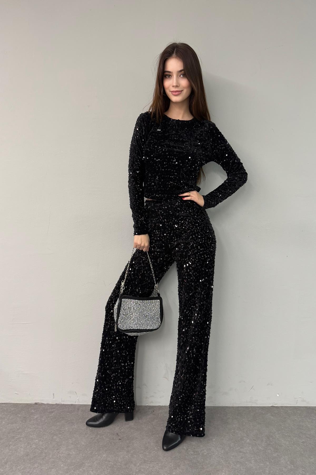 PUL DETAYLI KADİFE BLUZ