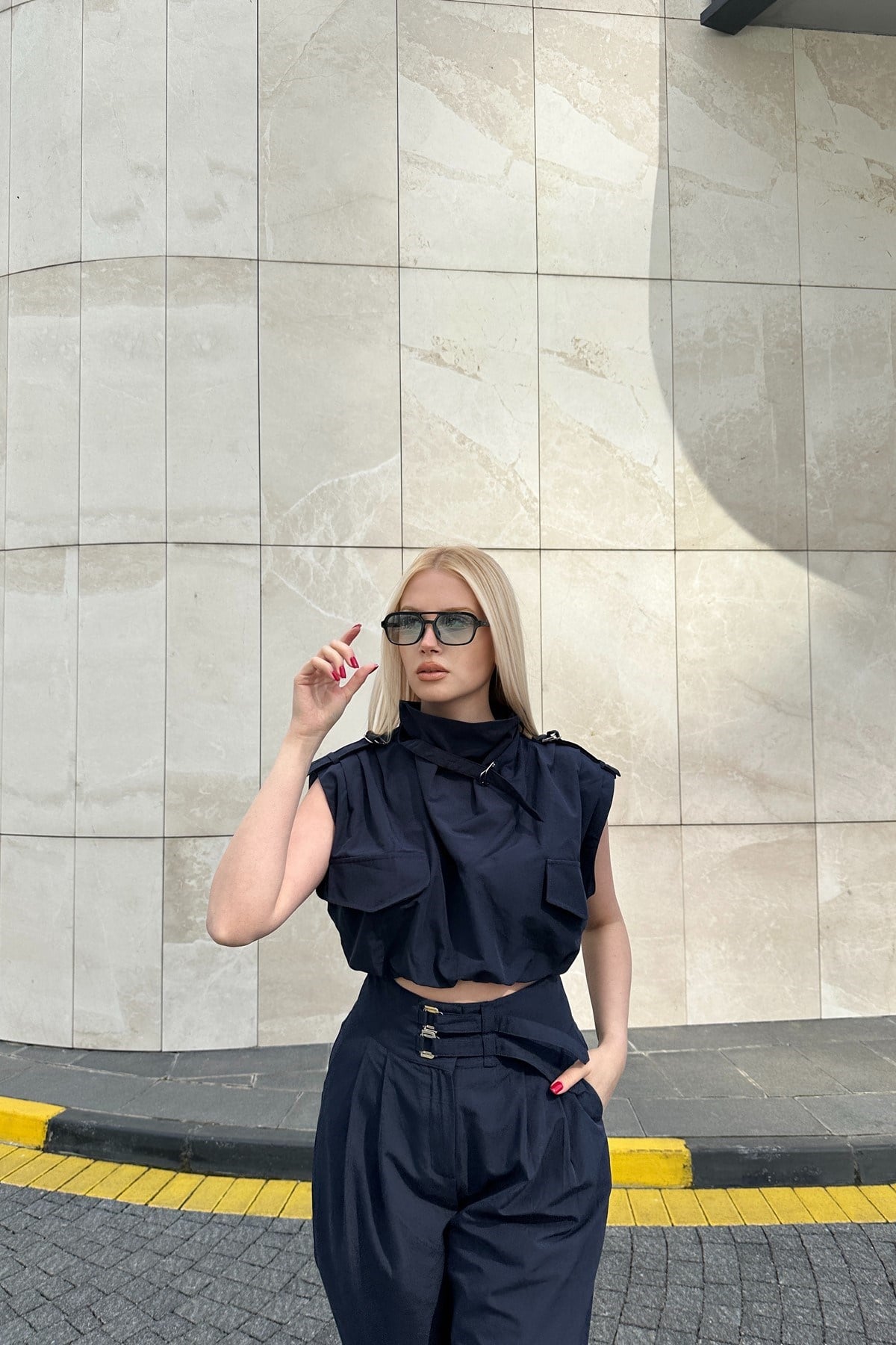 TOKA DETAYLI CROP BLUZ