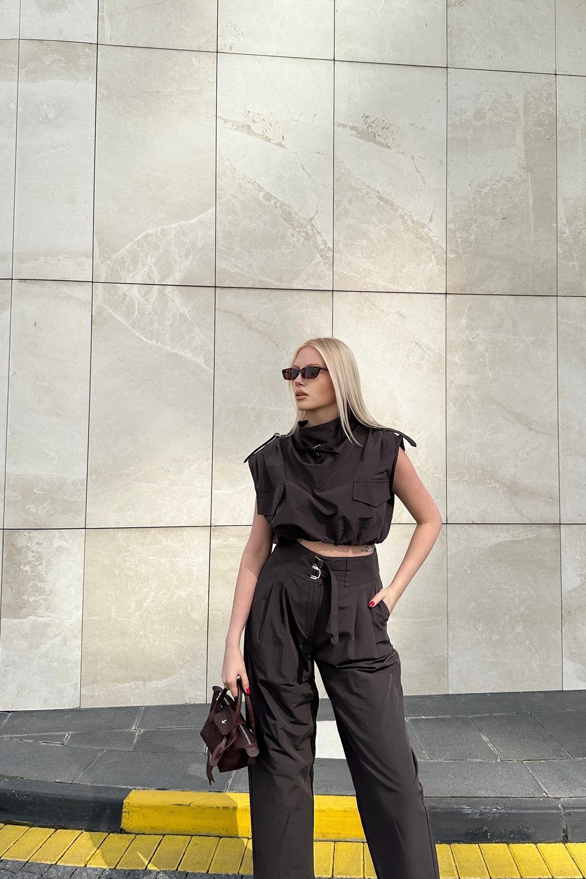 TOKA DETAYLI CROP BLUZ