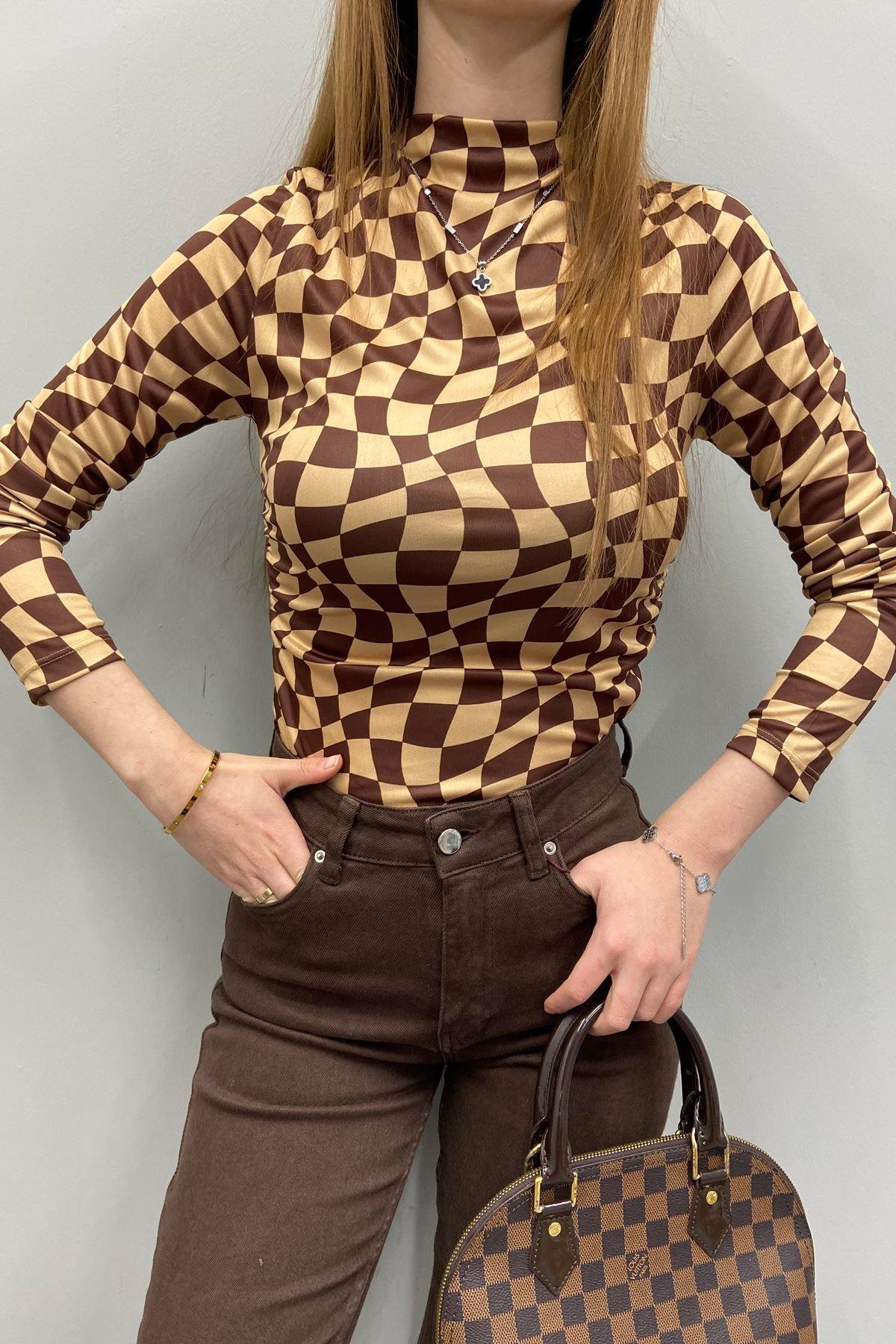 YANI BÜZGÜ DETAYLI BLUZ