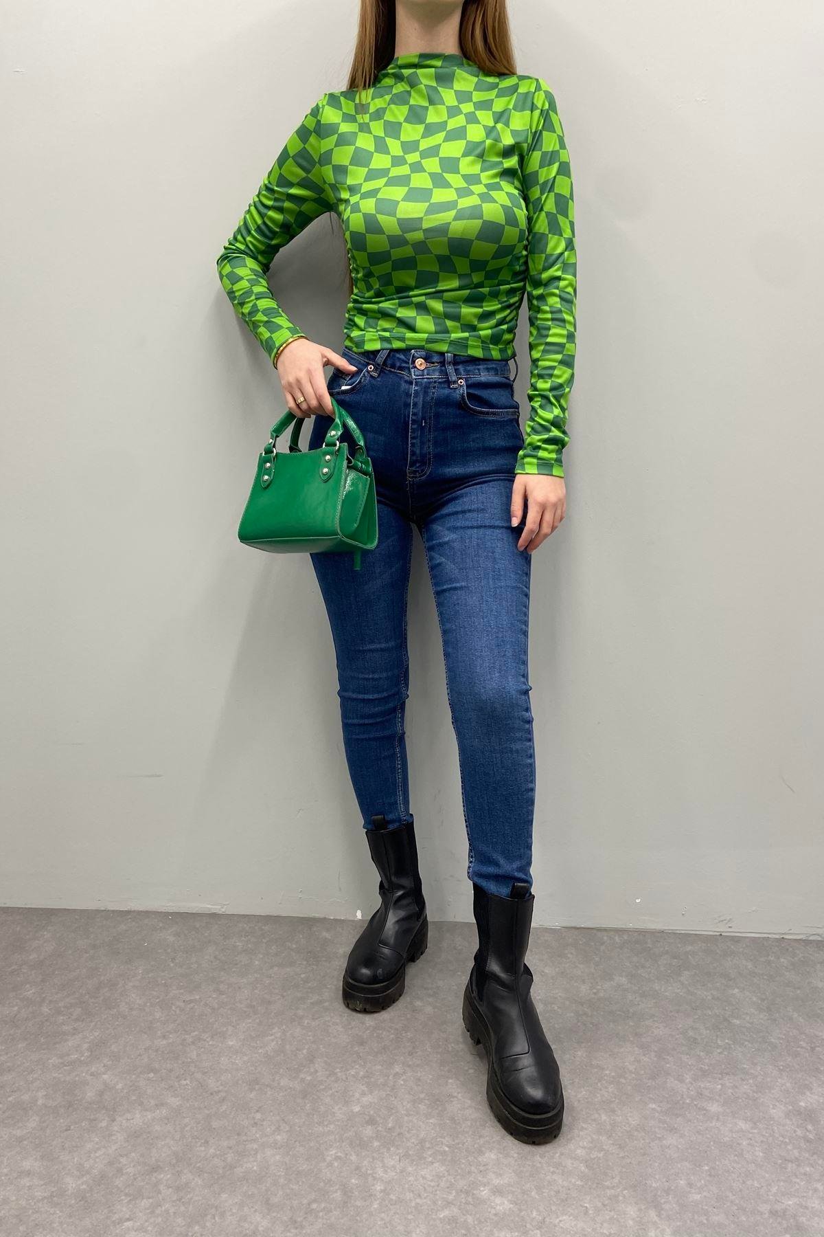 YANI BÜZGÜ DETAYLI BLUZ