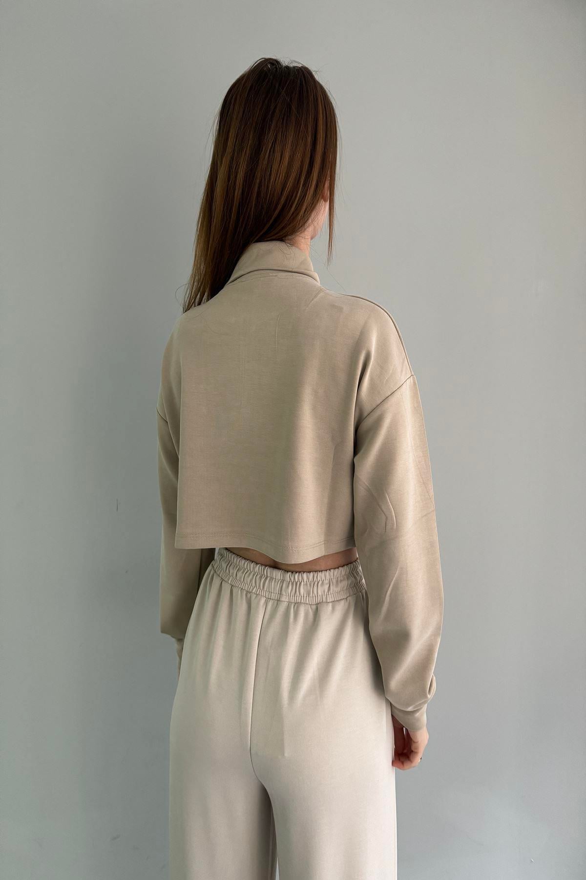 YARIM FERMUARLI DİK YAKA MODAL CROP