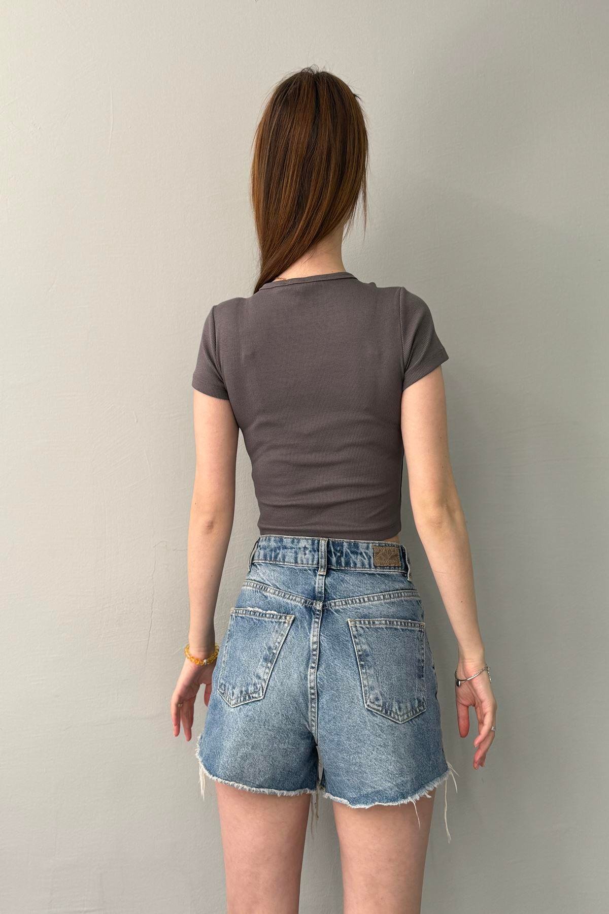 DÜĞMELİ CROP TOP